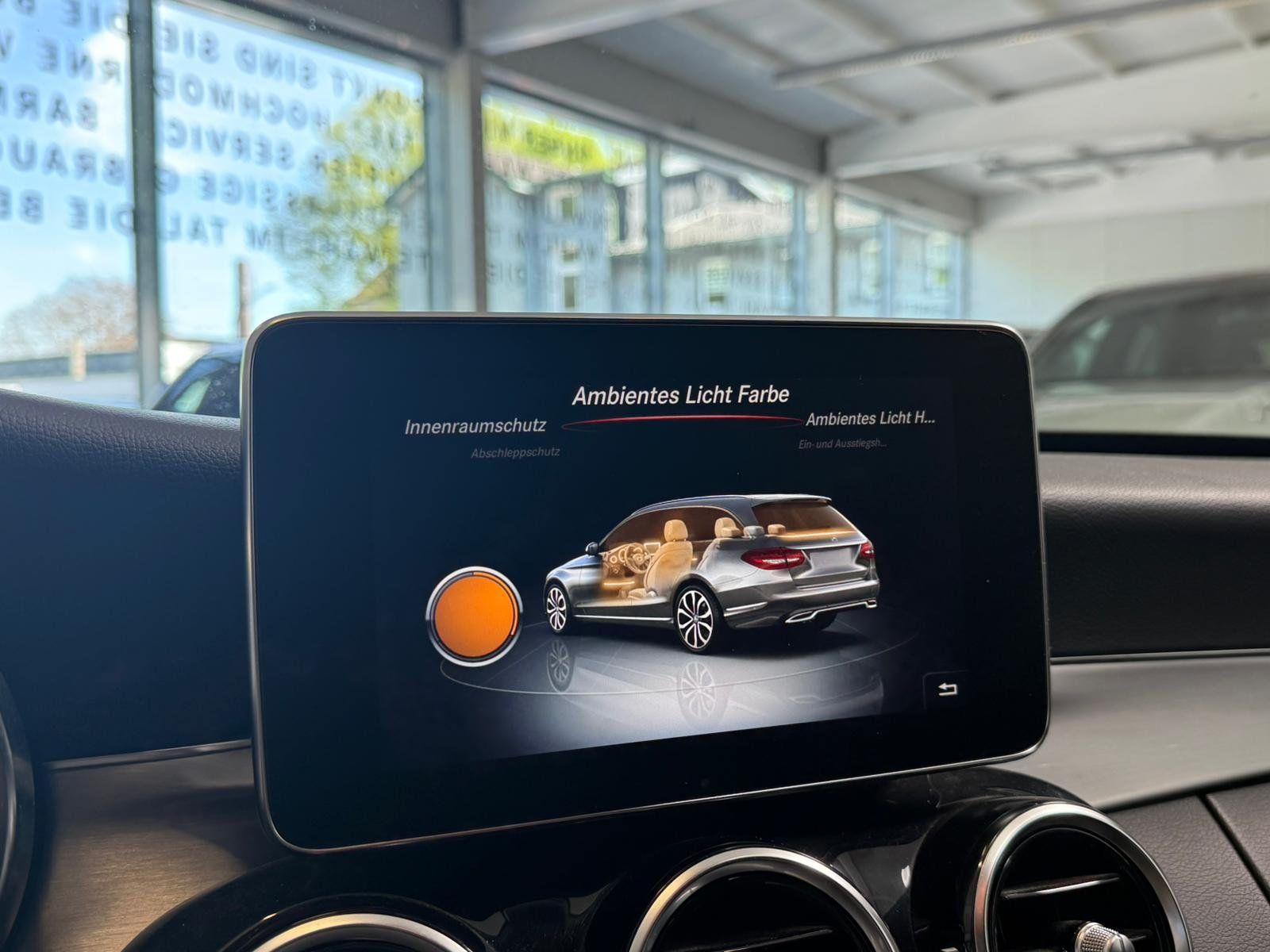 Fahrzeugabbildung Mercedes-Benz C220d T4M AVANTGARDE KAMERA+AHK+DISTR+EDW+COMAND