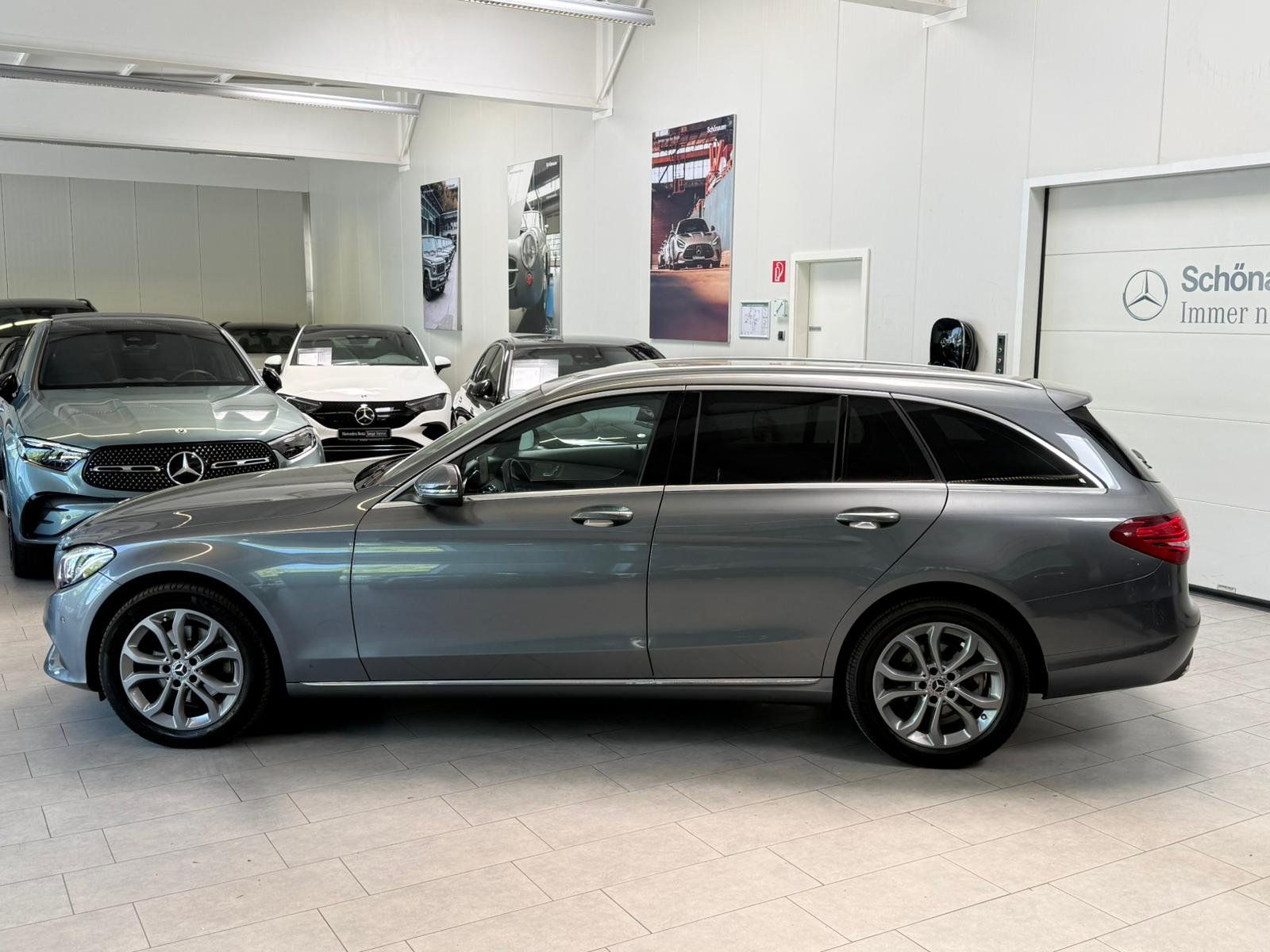 Fahrzeugabbildung Mercedes-Benz C220d T4M AVANTGARDE KAMERA+AHK+DISTR+EDW+COMAND