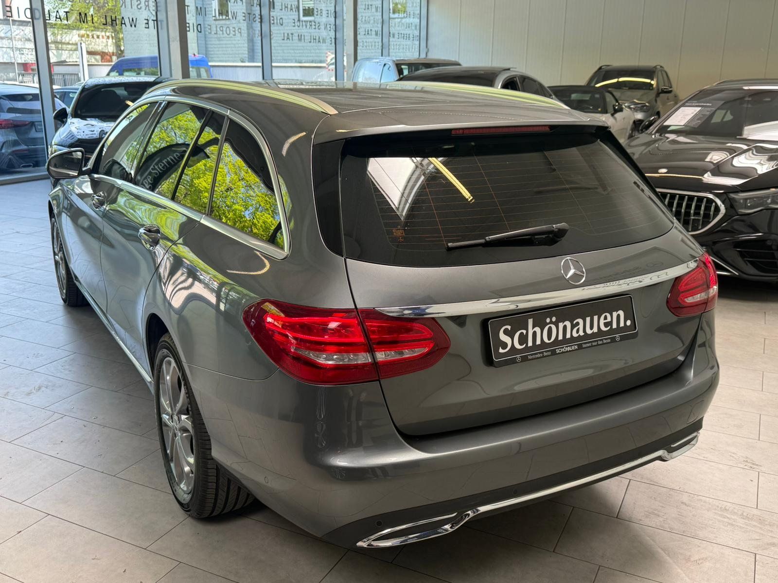 Fahrzeugabbildung Mercedes-Benz C220d T4M AVANTGARDE KAMERA+AHK+DISTR+EDW+COMAND