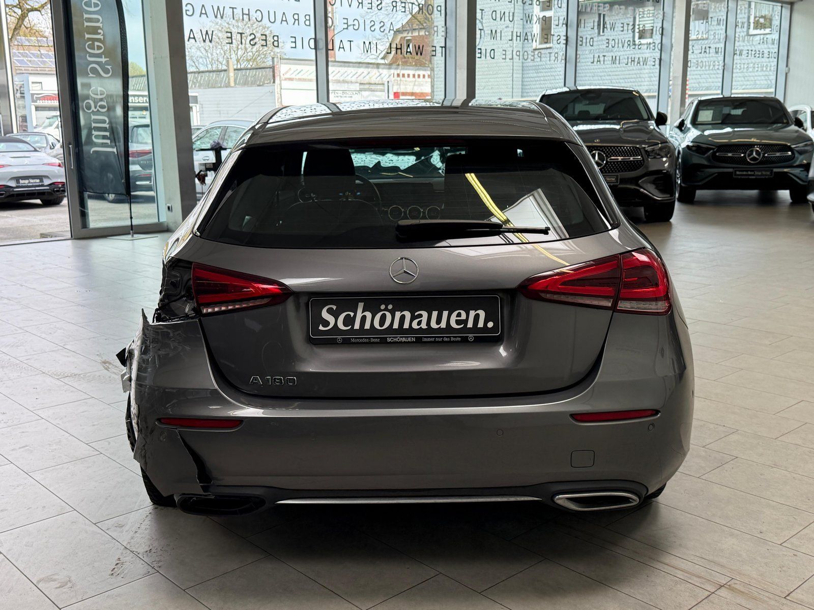 Fahrzeugabbildung Mercedes-Benz A 180 PROGRESSIVE LED+MBUX HIGH END+CARPLAY