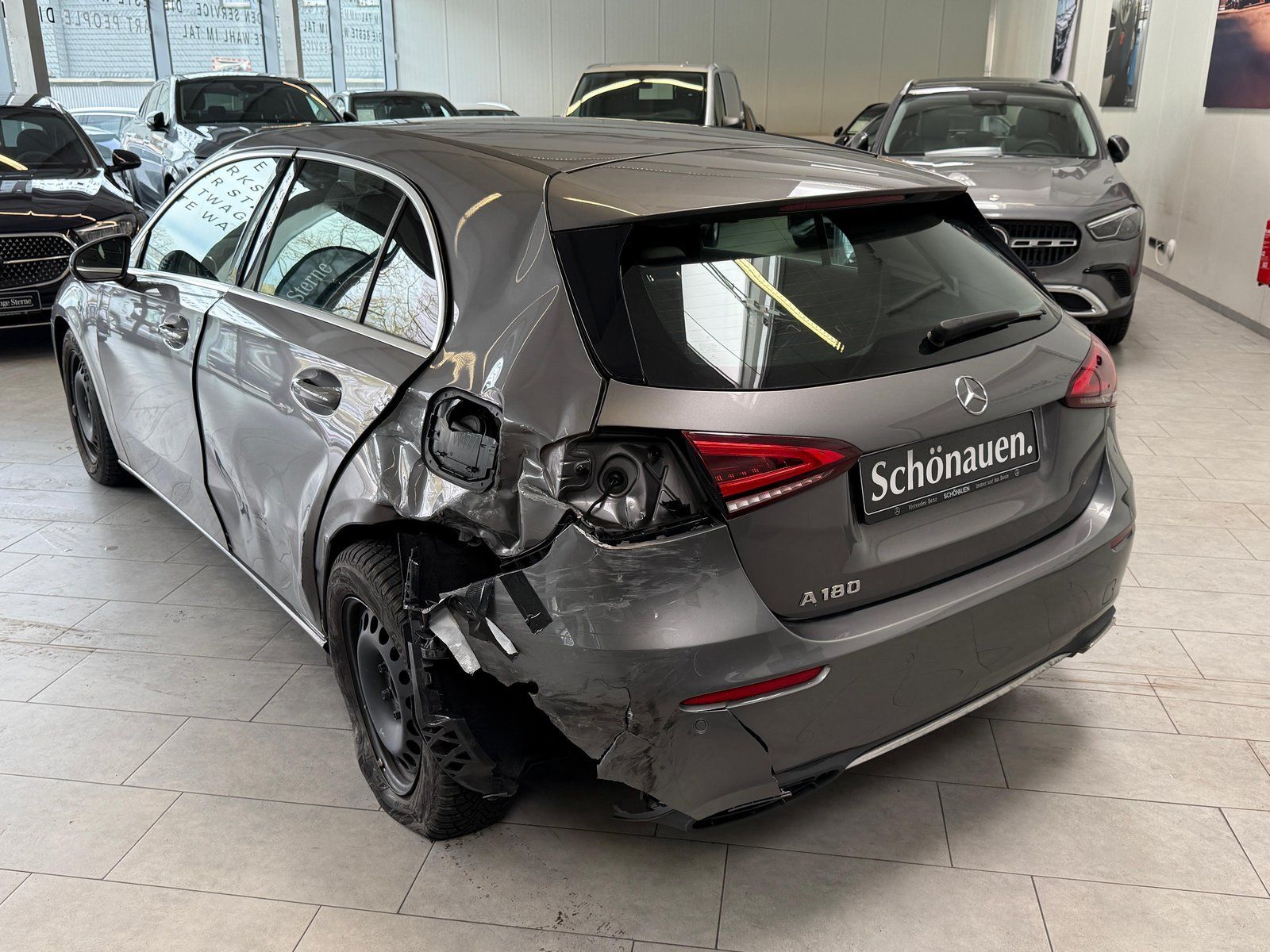 Fahrzeugabbildung Mercedes-Benz A 180 PROGRESSIVE LED+MBUX HIGH END+CARPLAY