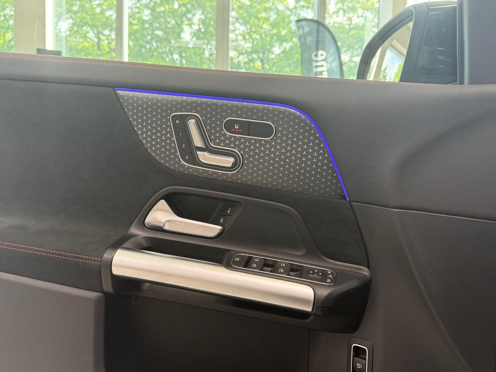 Fahrzeugabbildung Mercedes-Benz GLA 35 4M PANO+AHK+NIGHT2+EDW+KEYLESS+MBEAM+BURM