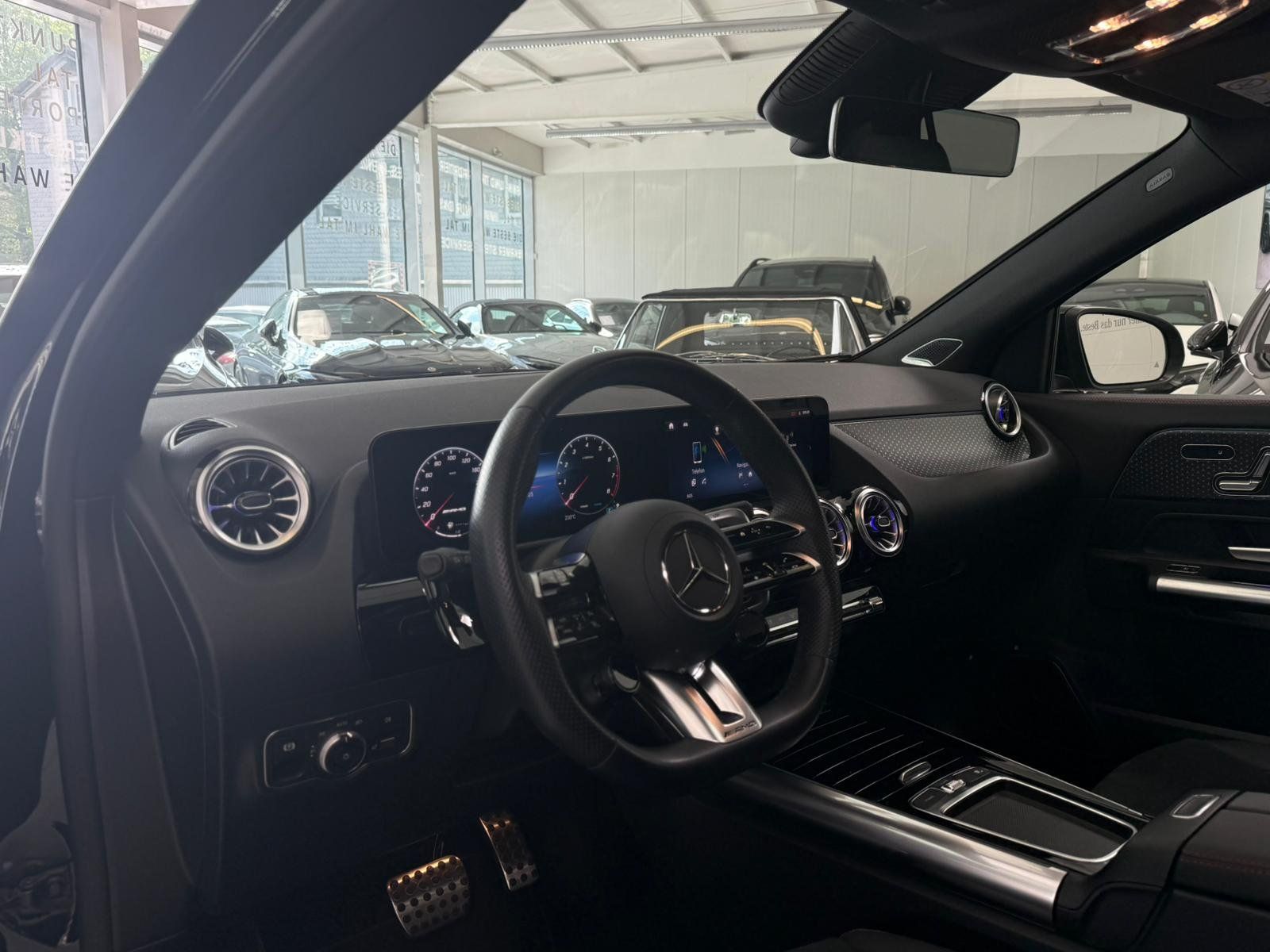 Fahrzeugabbildung Mercedes-Benz GLA 35 4M PANO+AHK+NIGHT2+EDW+KEYLESS+MBEAM+BURM