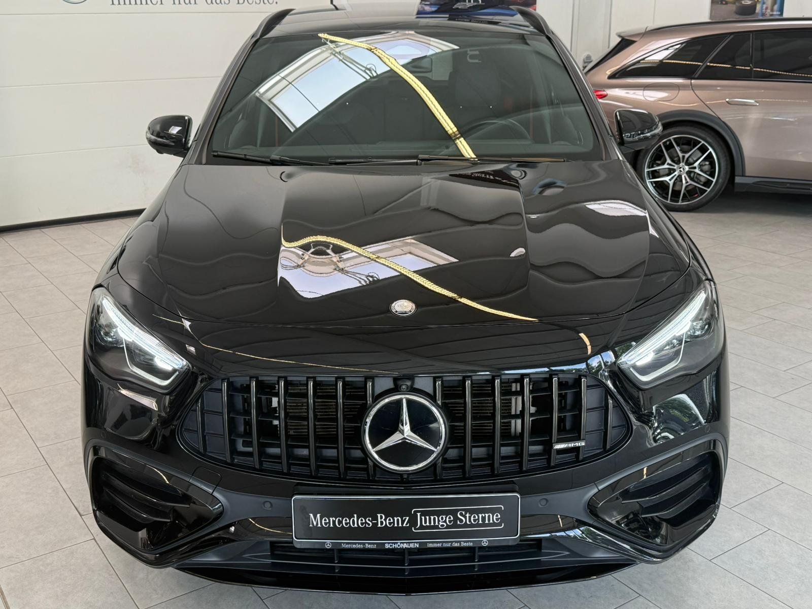 Fahrzeugabbildung Mercedes-Benz GLA 35 4M PANO+AHK+NIGHT2+EDW+KEYLESS+MBEAM+BURM