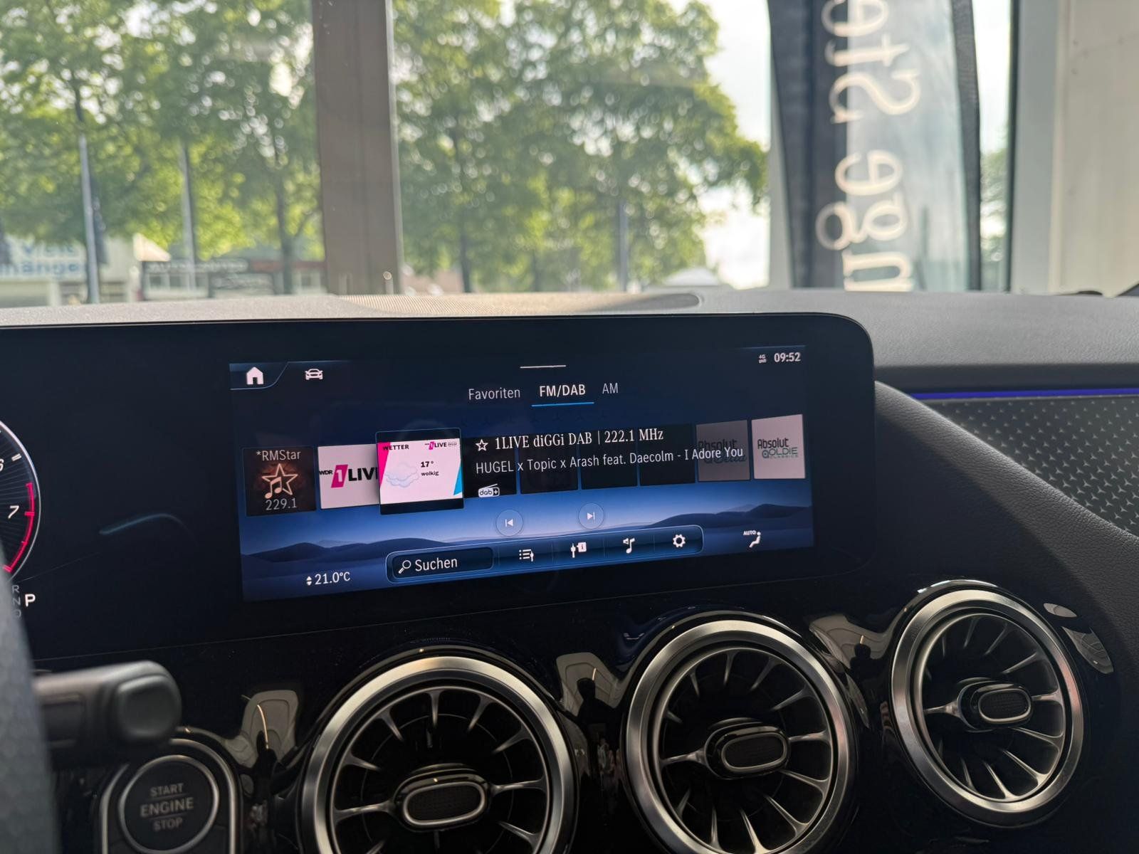 Fahrzeugabbildung Mercedes-Benz GLA 35 4M PANO+AHK+NIGHT2+EDW+KEYLESS+MBEAM+BURM