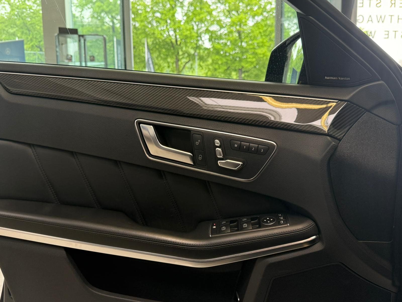 Fahrzeugabbildung Mercedes-Benz E 250 BT T AMG+AIRM+TV+FONDENt+FAP+HARMAN+MASSAG