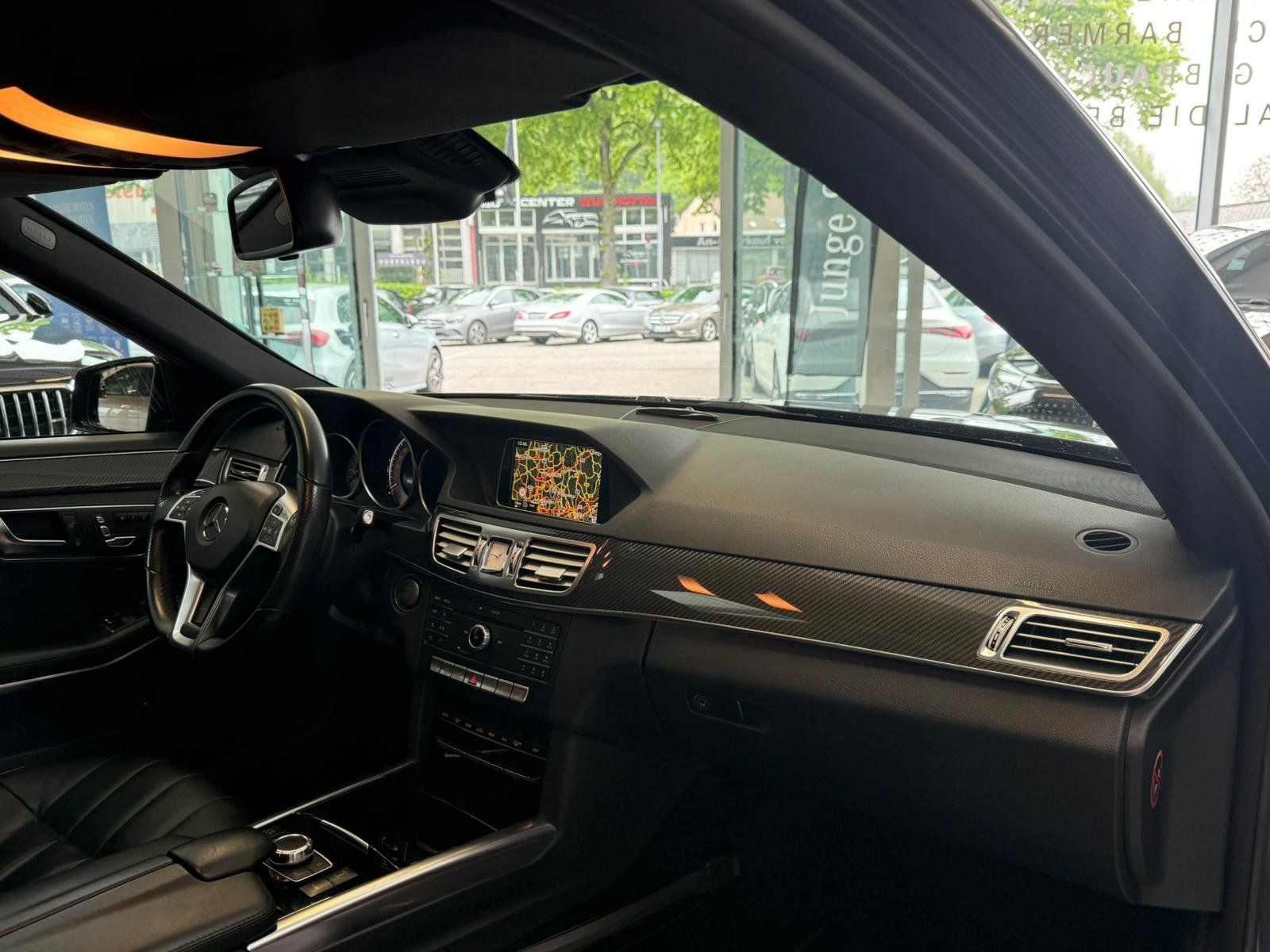 Fahrzeugabbildung Mercedes-Benz E 250 BT T AMG+AIRM+TV+FONDENt+FAP+HARMAN+MASSAG