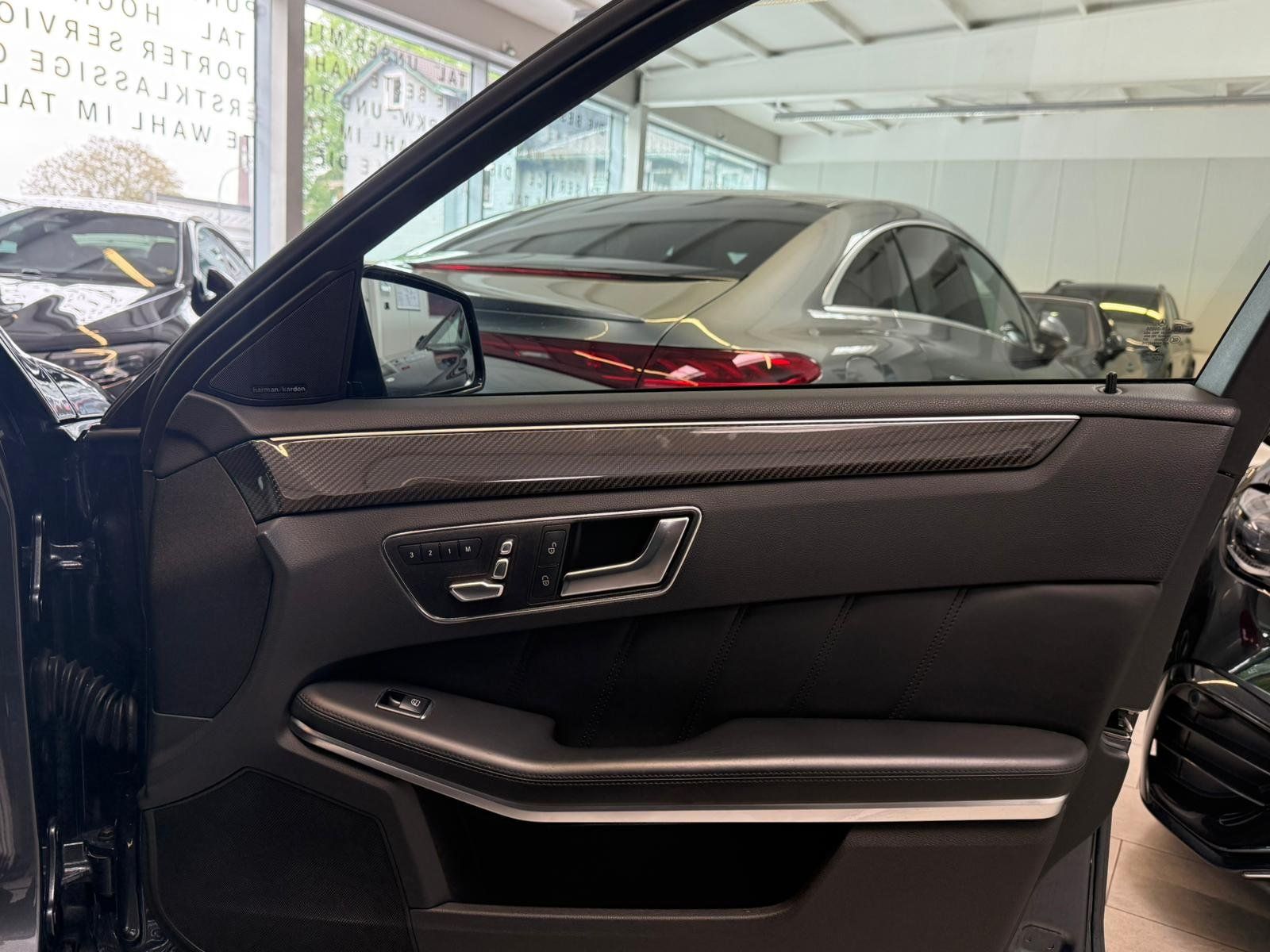 Fahrzeugabbildung Mercedes-Benz E 250 BT T AMG+AIRM+TV+FONDENt+FAP+HARMAN+MASSAG