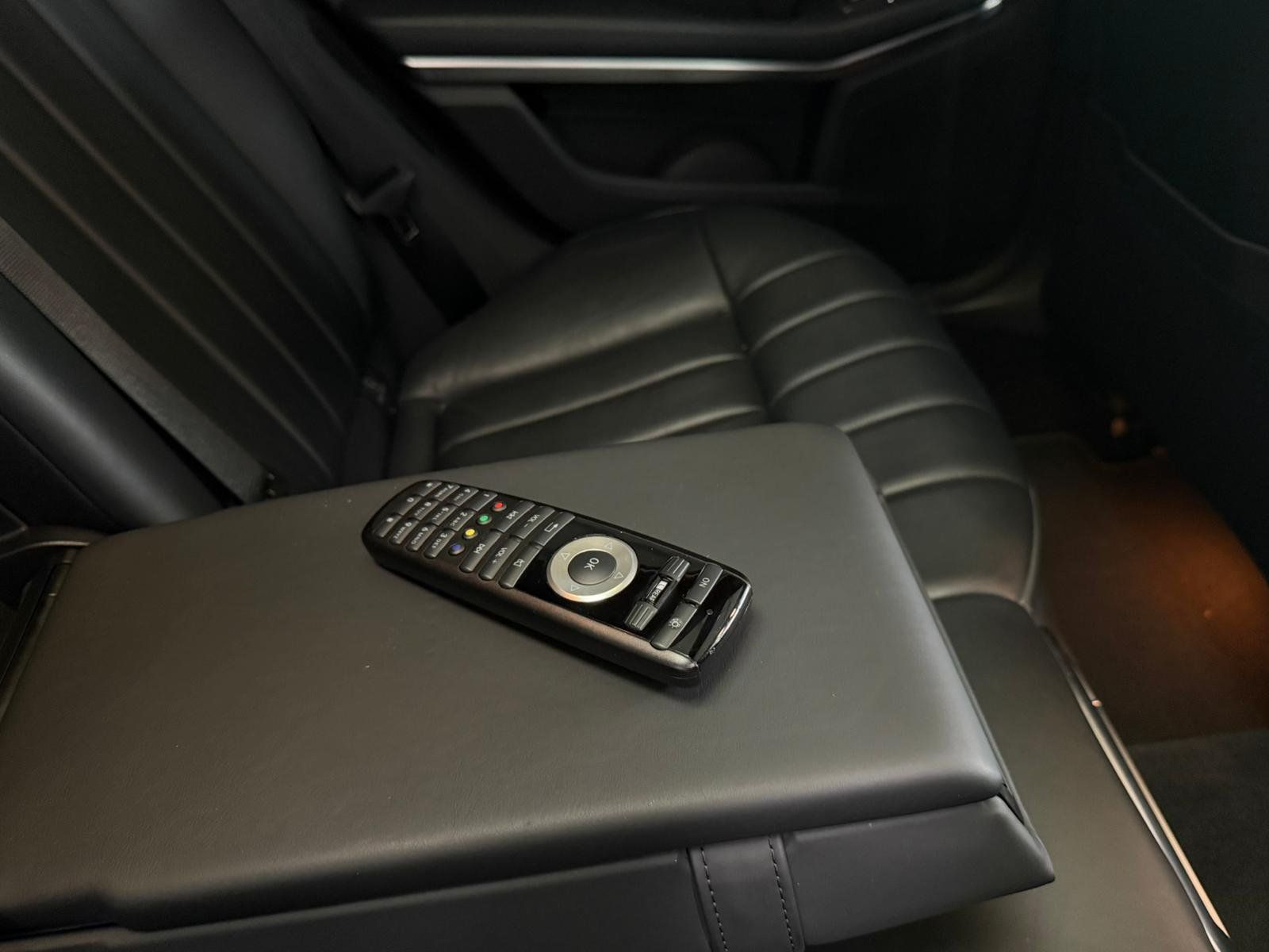 Fahrzeugabbildung Mercedes-Benz E 250 BT T AMG+AIRM+TV+FONDENt+FAP+HARMAN+MASSAG