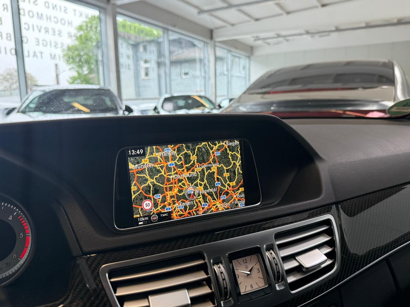 Fahrzeugabbildung Mercedes-Benz E 250 BT T AMG+AIRM+TV+FONDENt+FAP+HARMAN+MASSAG