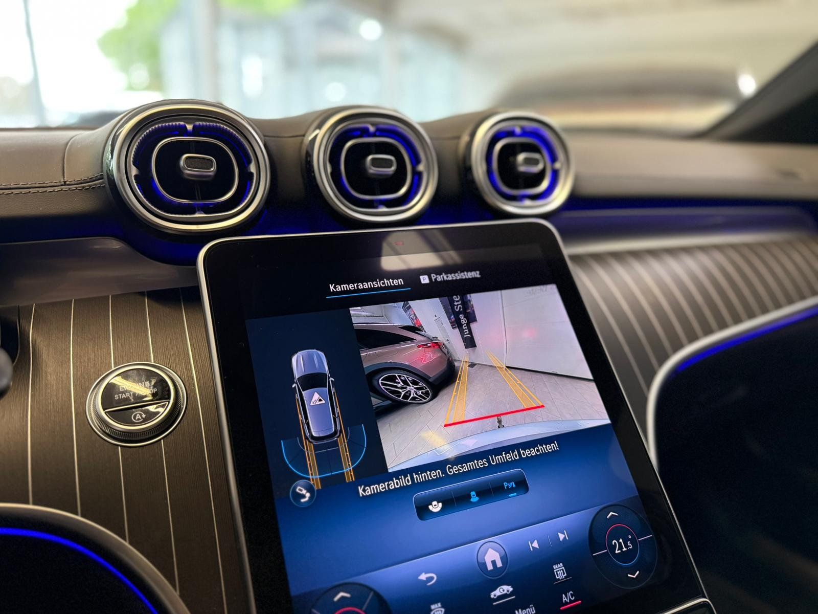 Fahrzeugabbildung Mercedes-Benz C 300 d T AMG+DLIGHT+DISTR+PANO+FAP+KEYLESS+19"