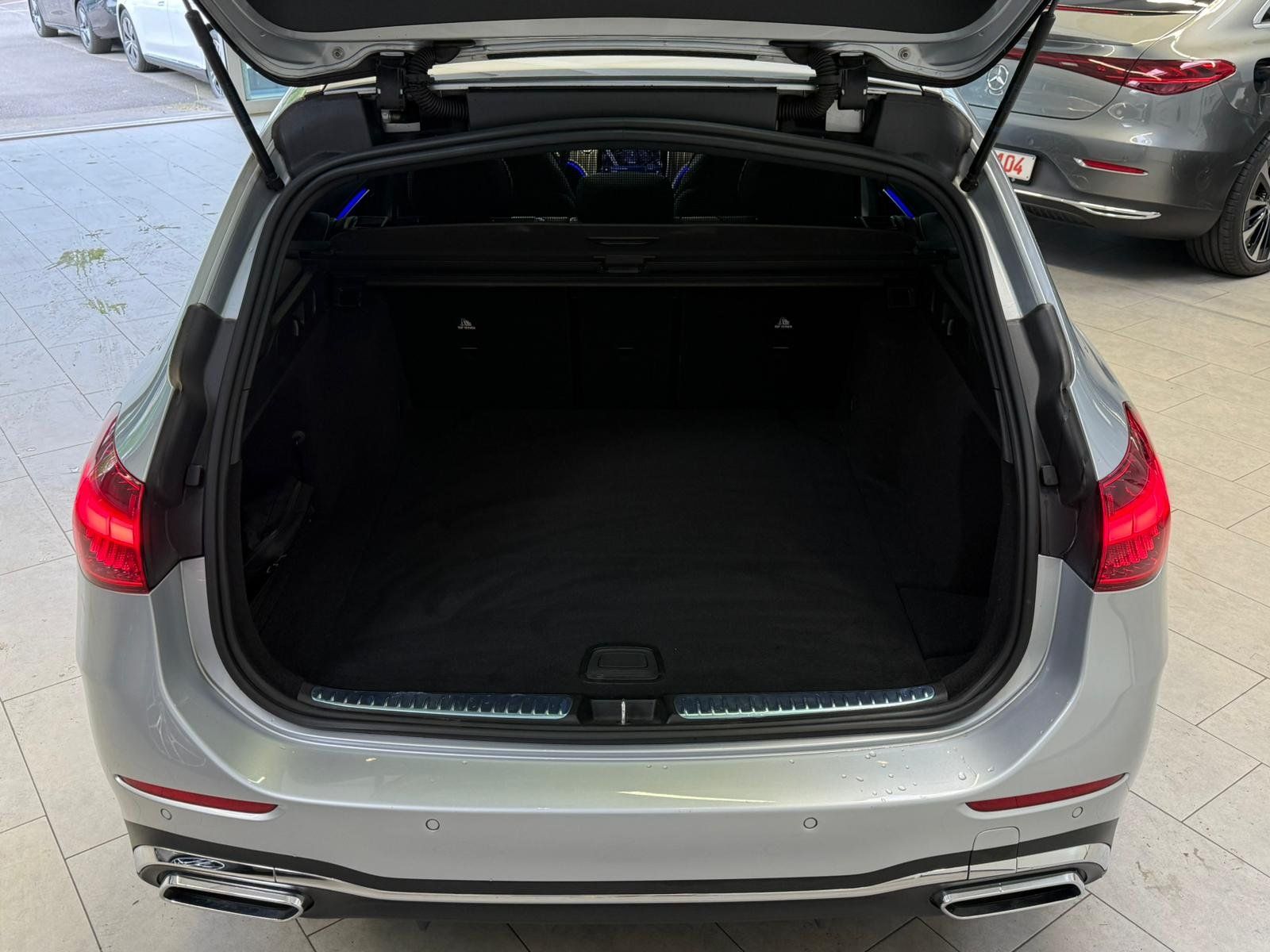 Fahrzeugabbildung Mercedes-Benz C 300 d T AMG+DLIGHT+DISTR+PANO+FAP+KEYLESS+19"