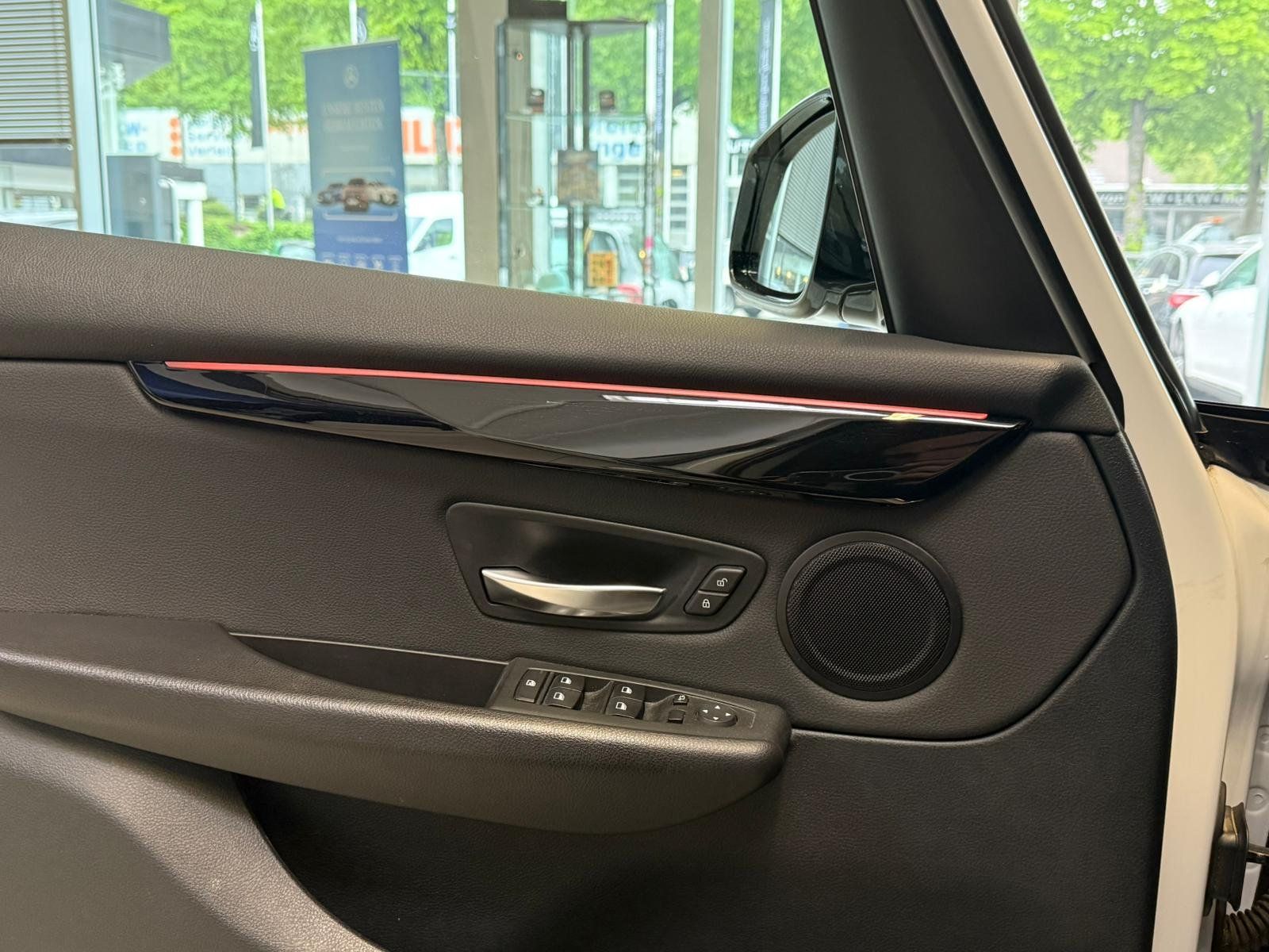 Fahrzeugabbildung BMW 225xeSport Line KAMERA+NAVI+AHK+LED+ALWETTER+DAB