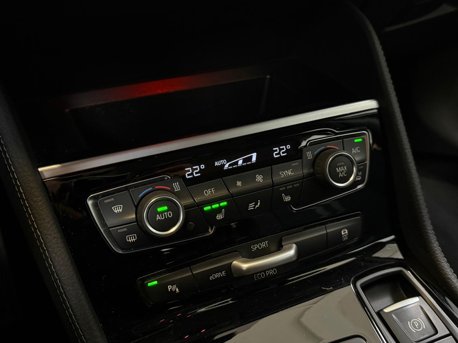 Fahrzeugabbildung BMW 225xeSport Line KAMERA+NAVI+AHK+LED+ALWETTER+DAB