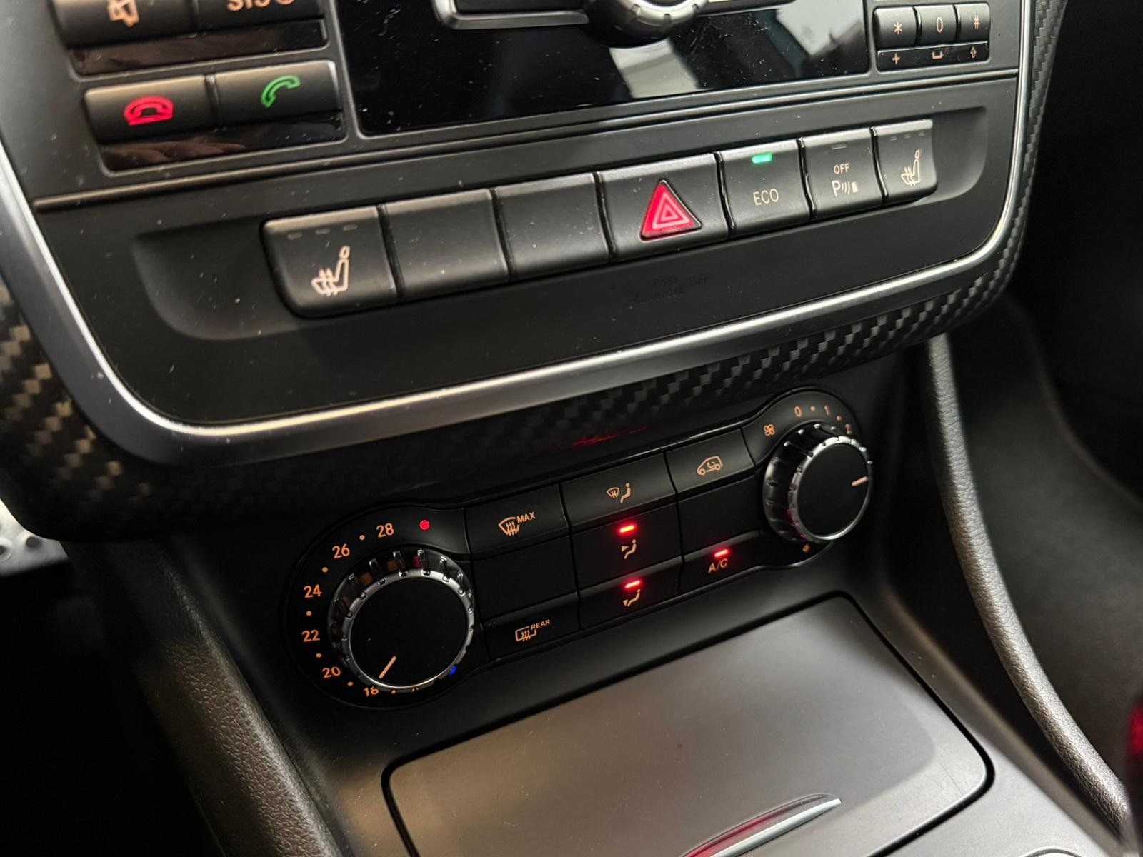 Fahrzeugabbildung Mercedes-Benz A 180 AMG KLIMA+NAVI+SITZHZ+XENON+18"+SPORTFAHRW