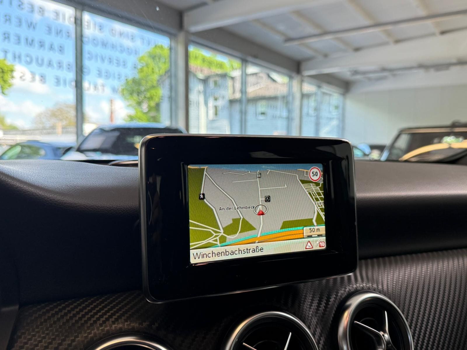 Fahrzeugabbildung Mercedes-Benz A 180 AMG KLIMA+NAVI+SITZHZ+XENON+18"+SPORTFAHRW