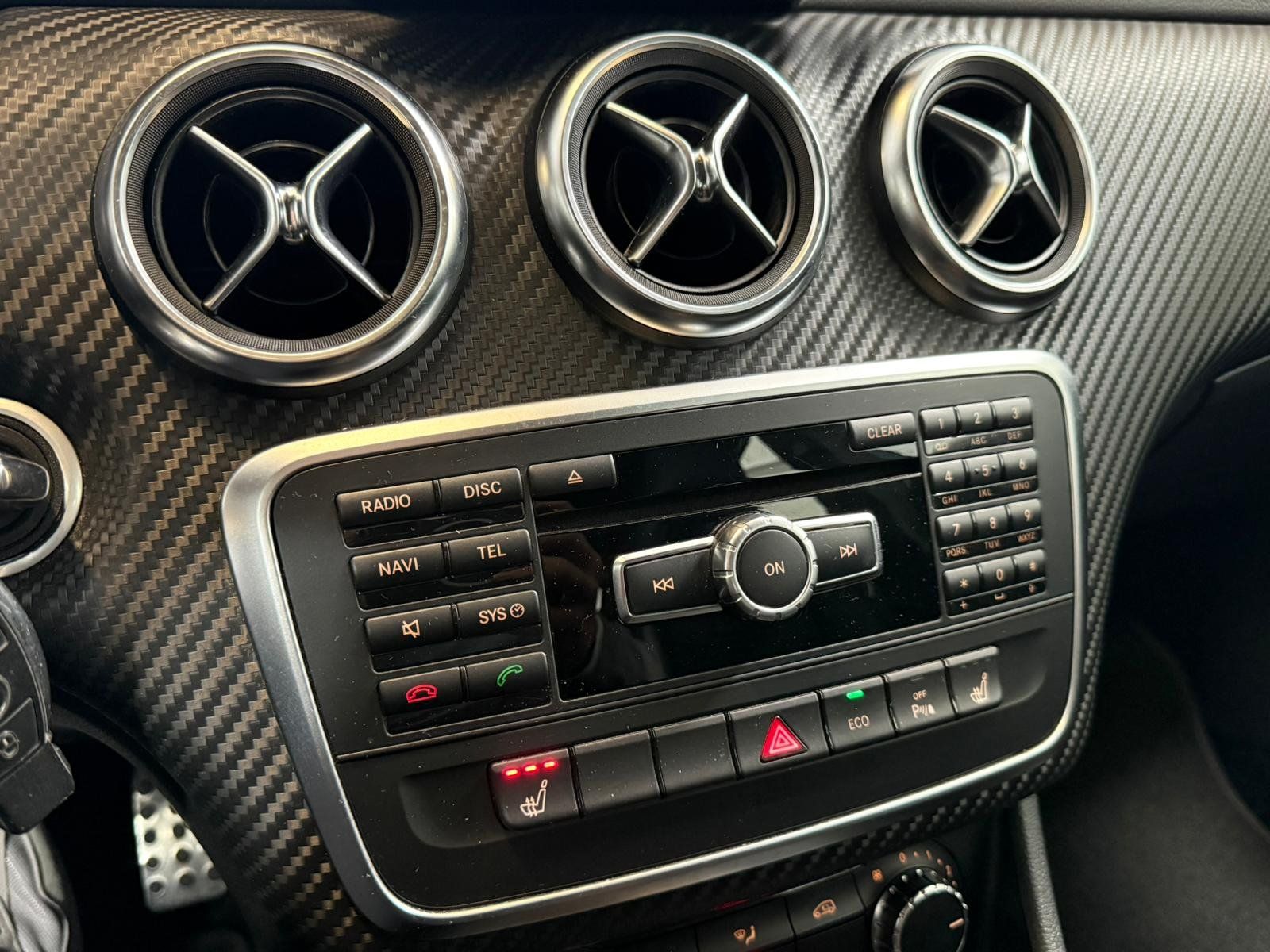 Fahrzeugabbildung Mercedes-Benz A 180 AMG KLIMA+NAVI+SITZHZ+XENON+18"+SPORTFAHRW