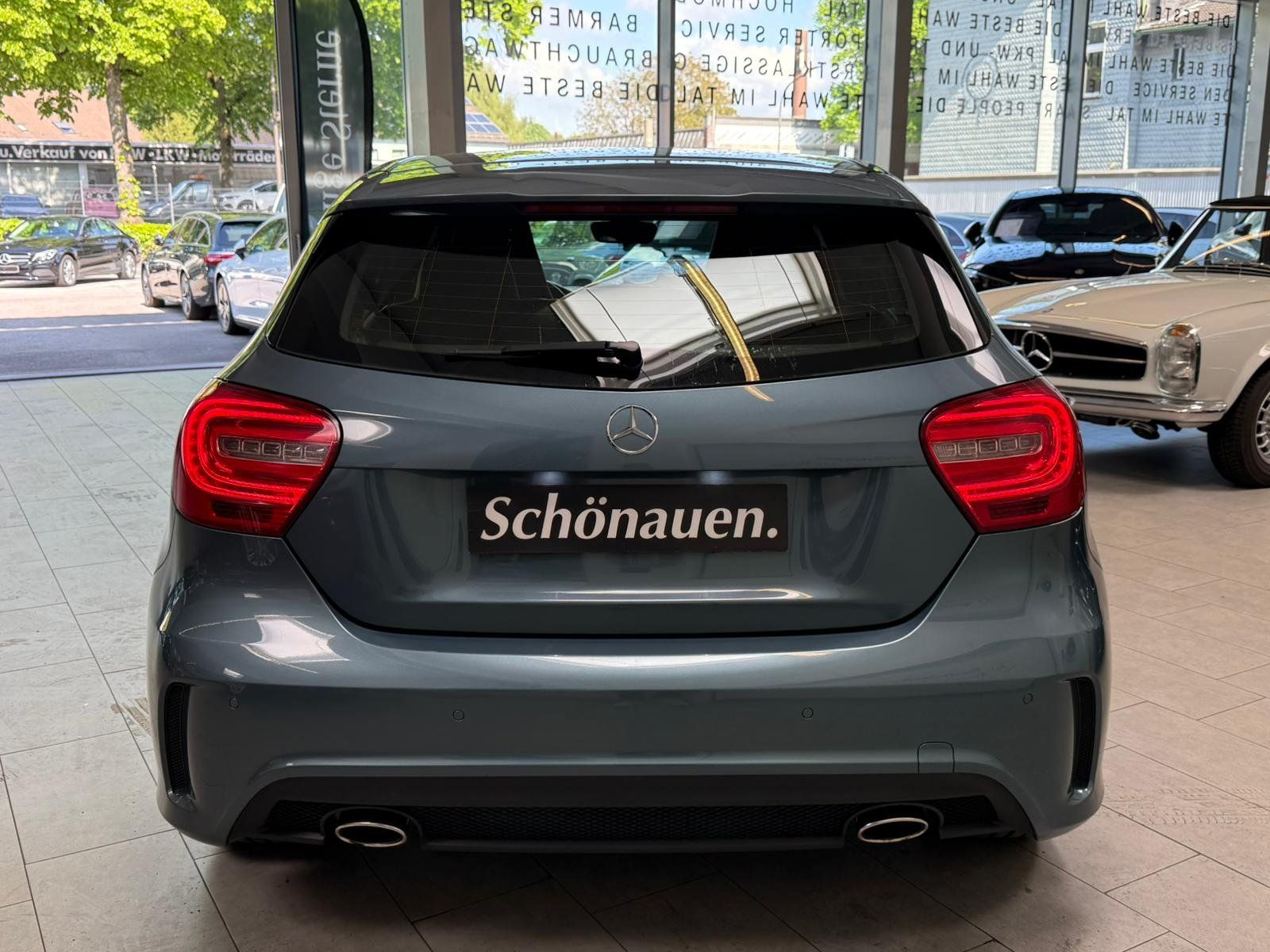 Fahrzeugabbildung Mercedes-Benz A 180 AMG KLIMA+NAVI+SITZHZ+XENON+18"+SPORTFAHRW