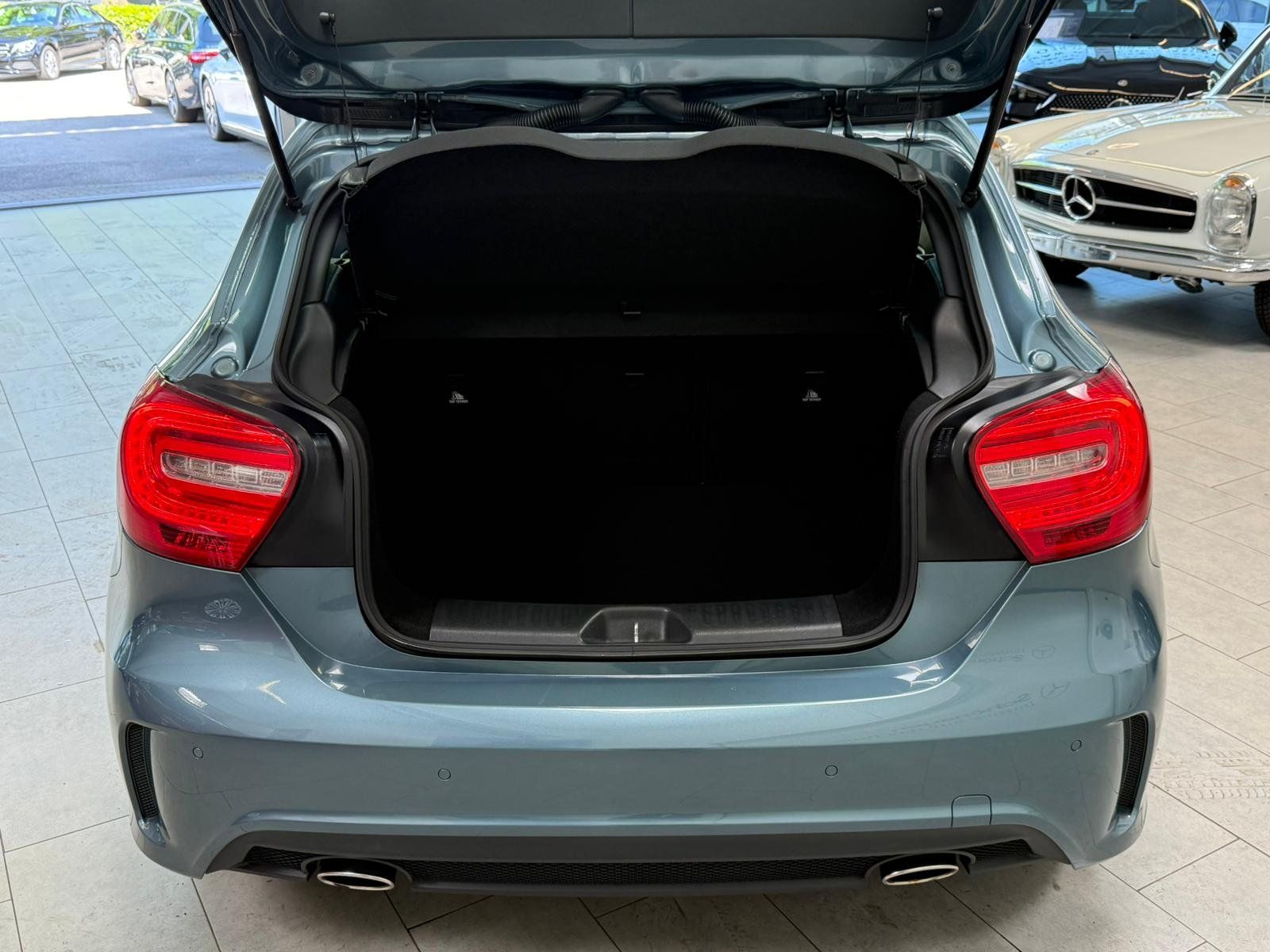 Fahrzeugabbildung Mercedes-Benz A 180 AMG KLIMA+NAVI+SITZHZ+XENON+18"+SPORTFAHRW