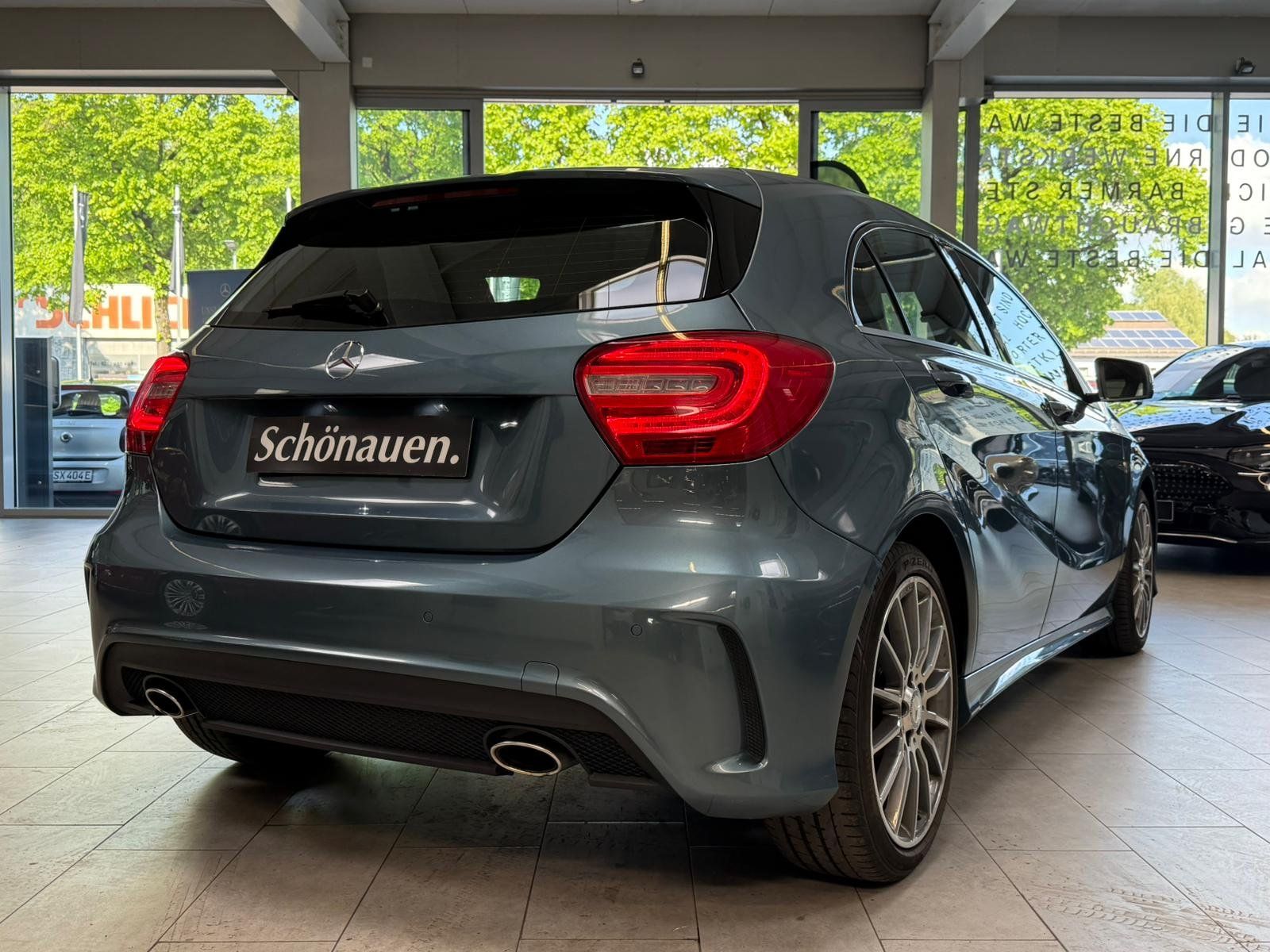 Fahrzeugabbildung Mercedes-Benz A 180 AMG KLIMA+NAVI+SITZHZ+XENON+18"+SPORTFAHRW