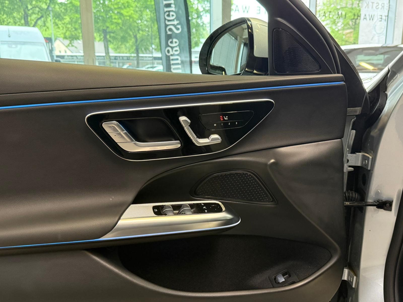 Fahrzeugabbildung Mercedes-Benz E 300 e T AVANTGARDE+DLIGHT+AHK+TOTW+MEMORY+360°