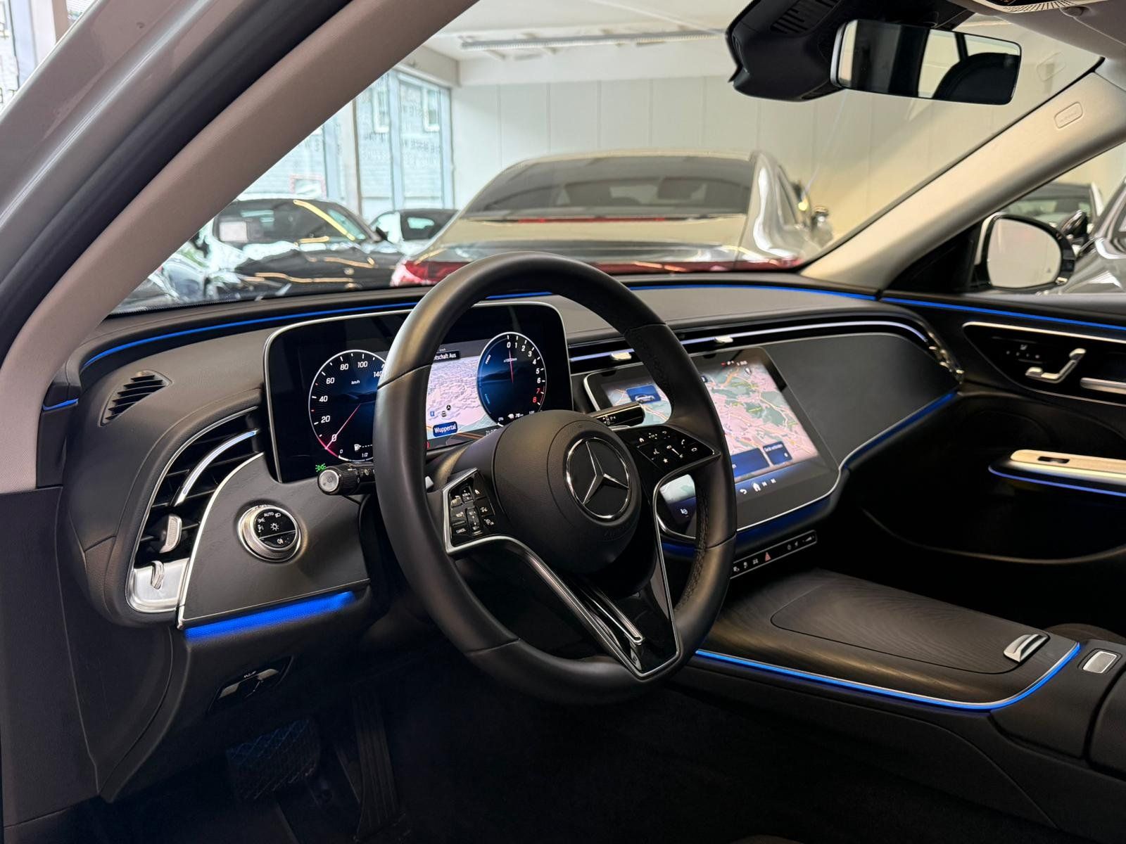 Fahrzeugabbildung Mercedes-Benz E 300 e T AVANTGARDE+DLIGHT+AHK+TOTW+MEMORY+360°