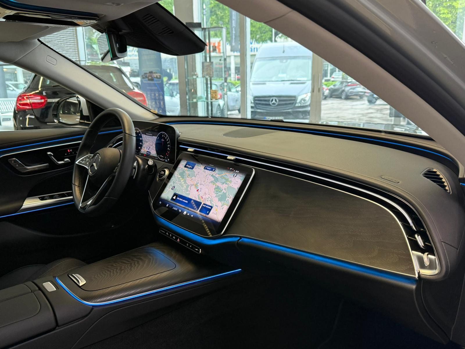 Fahrzeugabbildung Mercedes-Benz E 300 e T AVANTGARDE+DLIGHT+AHK+TOTW+MEMORY+360°