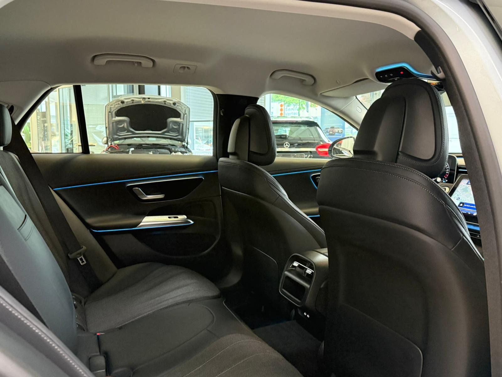 Fahrzeugabbildung Mercedes-Benz E 300 e T AVANTGARDE+DLIGHT+AHK+TOTW+MEMORY+360°