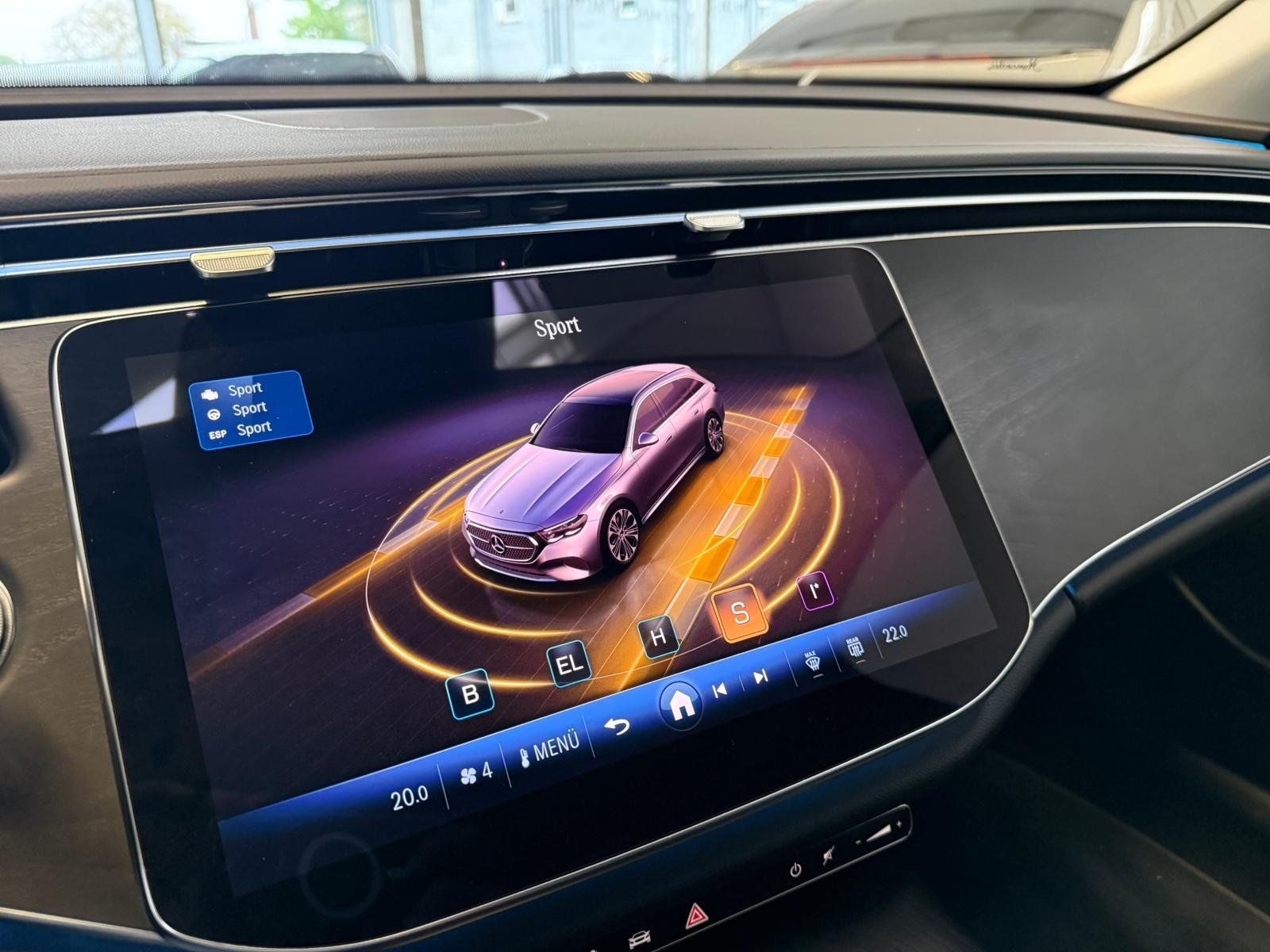Fahrzeugabbildung Mercedes-Benz E 300 e T AVANTGARDE+DLIGHT+AHK+TOTW+MEMORY+360°