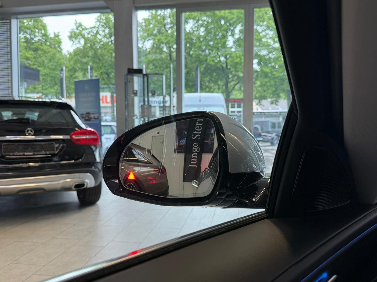 Fahrzeugabbildung Mercedes-Benz E 300 e T AVANTGARDE+DLIGHT+AHK+TOTW+MEMORY+360°