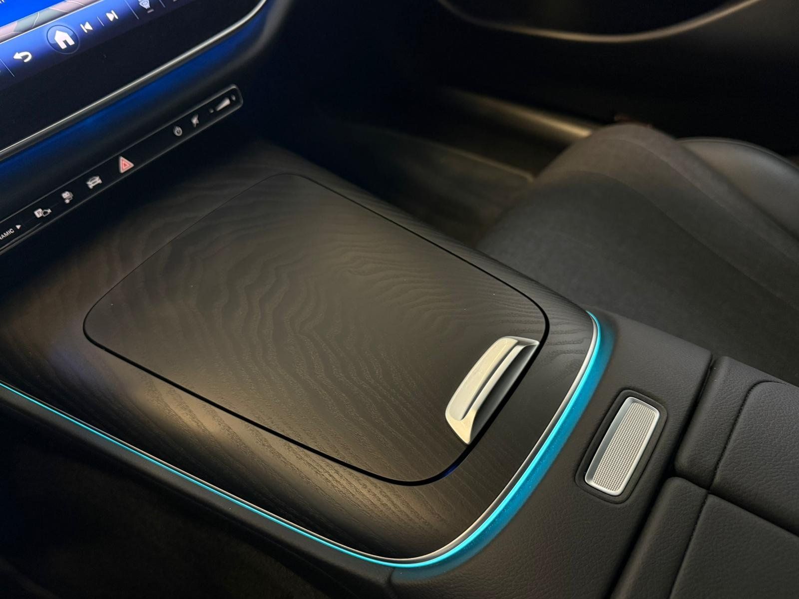 Fahrzeugabbildung Mercedes-Benz E 300 e T AVANTGARDE+DLIGHT+AHK+TOTW+MEMORY+360°