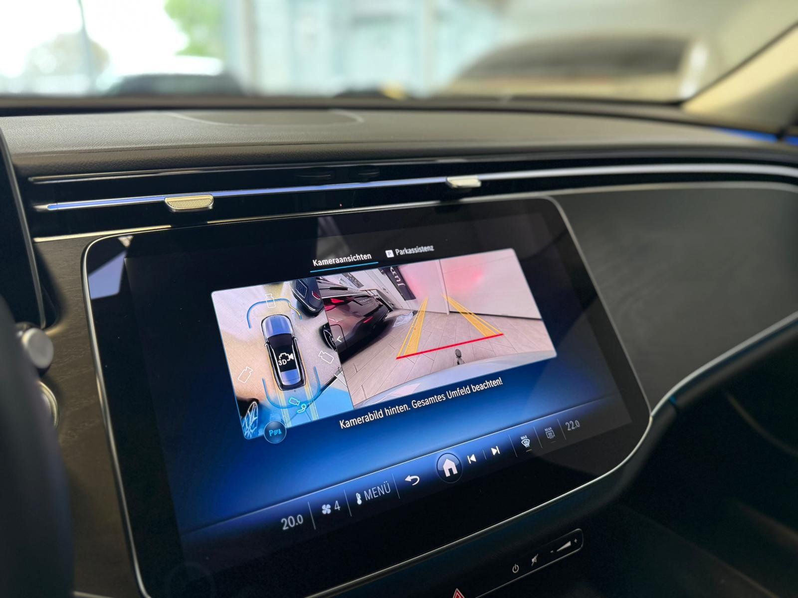 Fahrzeugabbildung Mercedes-Benz E 300 e T AVANTGARDE+DLIGHT+AHK+TOTW+MEMORY+360°