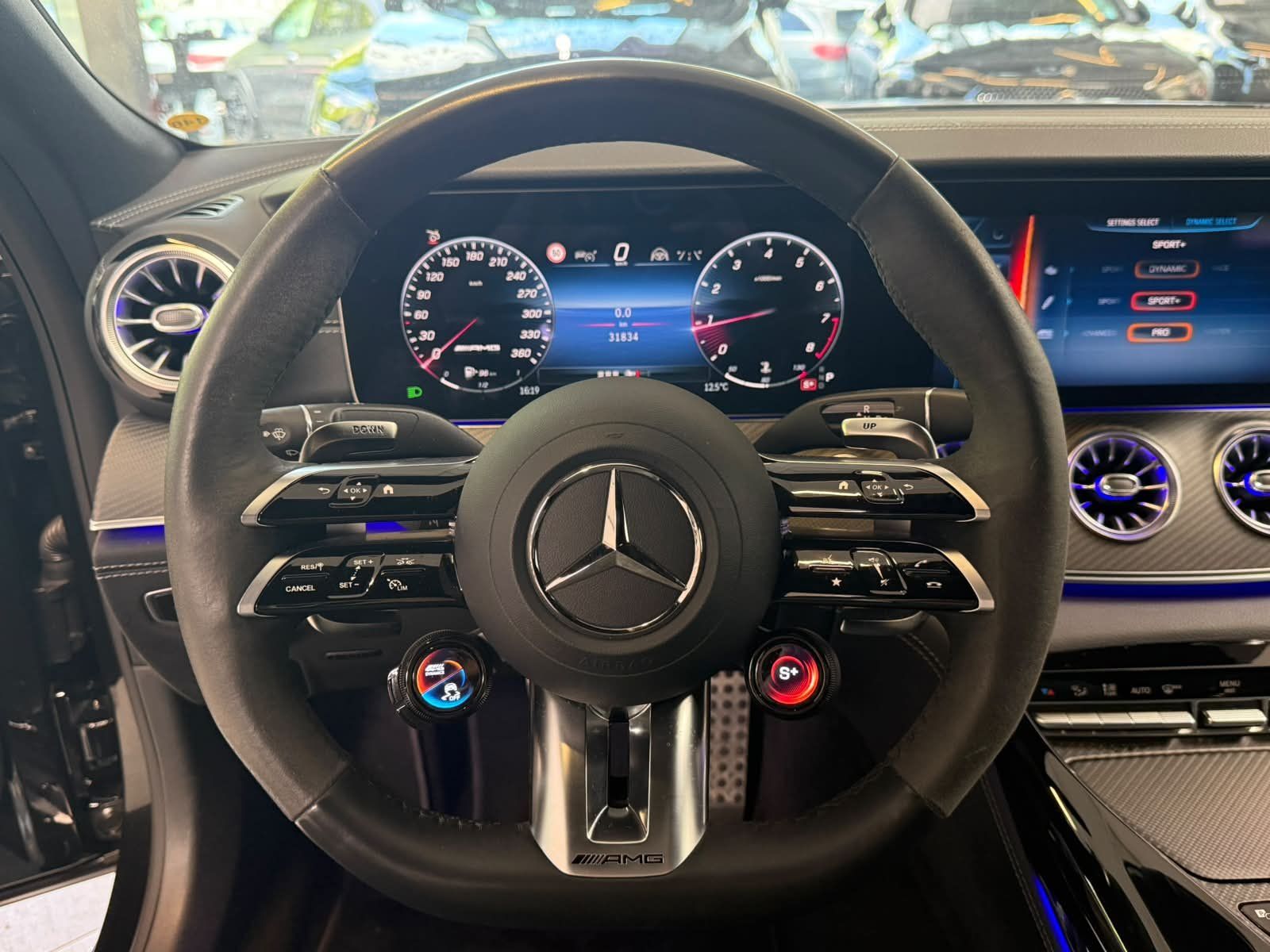 Fahrzeugabbildung Mercedes-Benz GT 63 S 4M+ KERAMIK+CARBON+21"+HUD+SOFTCLOS+BURM