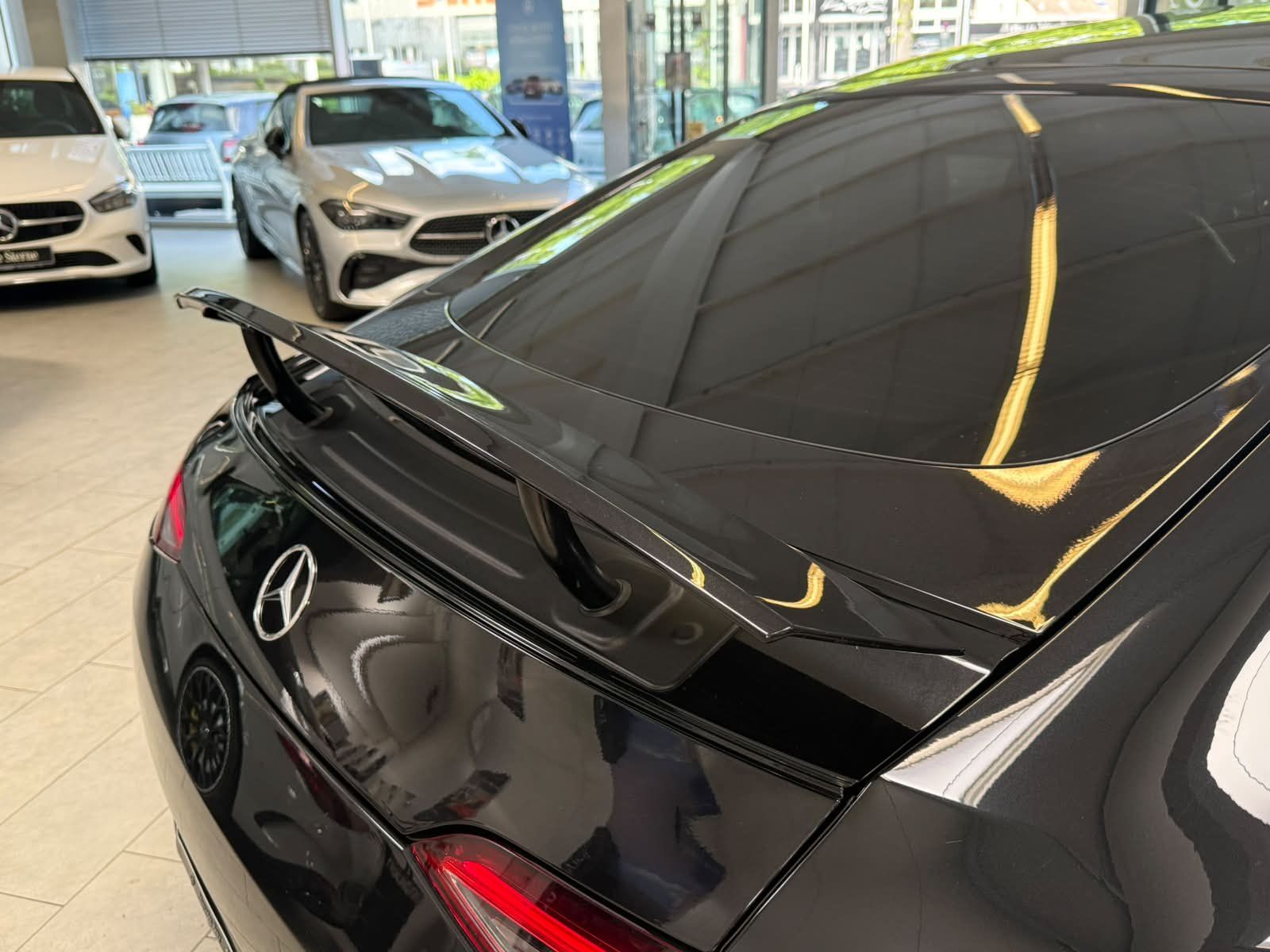 Fahrzeugabbildung Mercedes-Benz GT 63 S 4M+ KERAMIK+CARBON+21"+HUD+SOFTCLOS+BURM