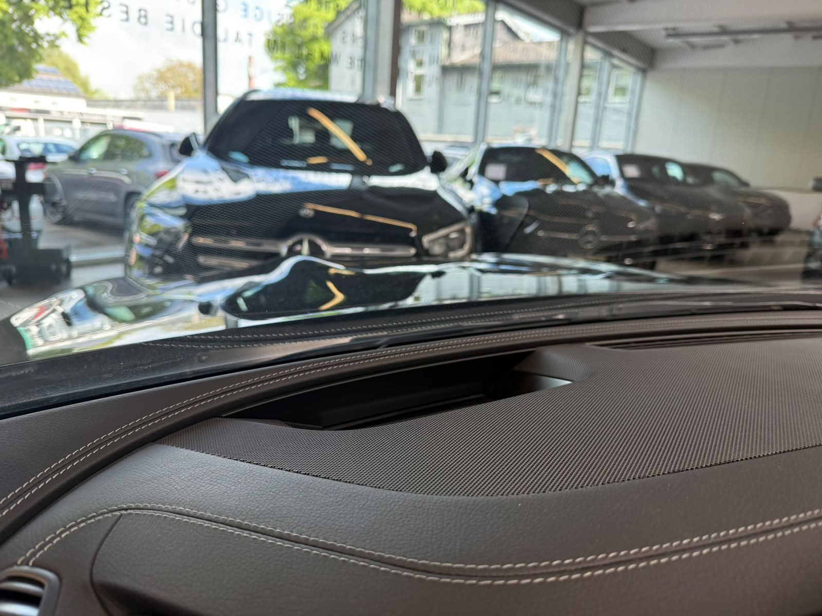 Fahrzeugabbildung Mercedes-Benz GT 63 S 4M+ KERAMIK+CARBON+21"+HUD+SOFTCLOS+BURM