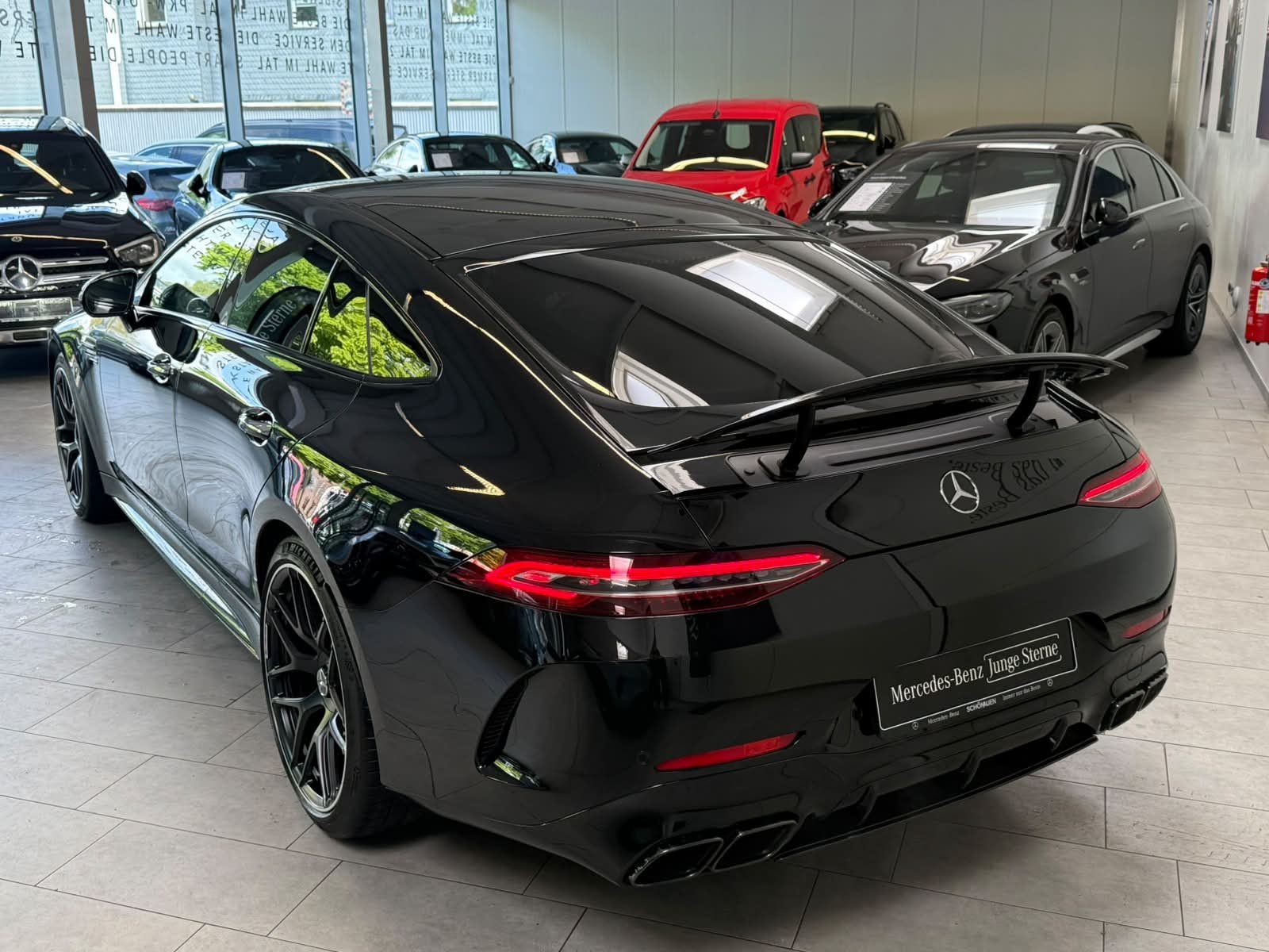 Fahrzeugabbildung Mercedes-Benz GT 63 S 4M+ KERAMIK+CARBON+21"+HUD+SOFTCLOS+BURM