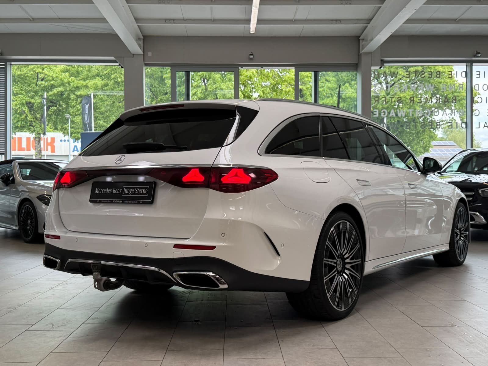 Fahrzeugabbildung Mercedes-Benz E450d 4M T AMG PREM.PLUS+AIR+BURM+DLIGHT+AHK+21"