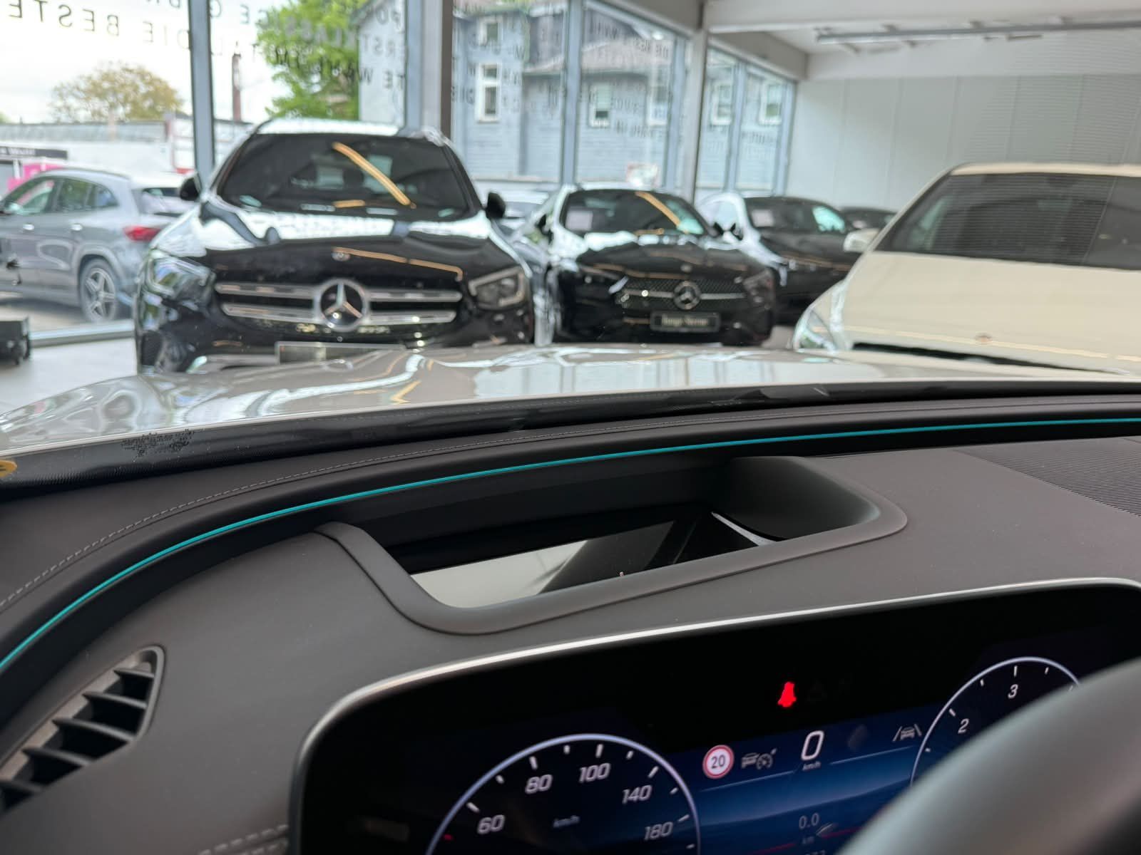Fahrzeugabbildung Mercedes-Benz E450d 4M T AMG PREM.PLUS+AIR+BURM+DLIGHT+AHK+21"