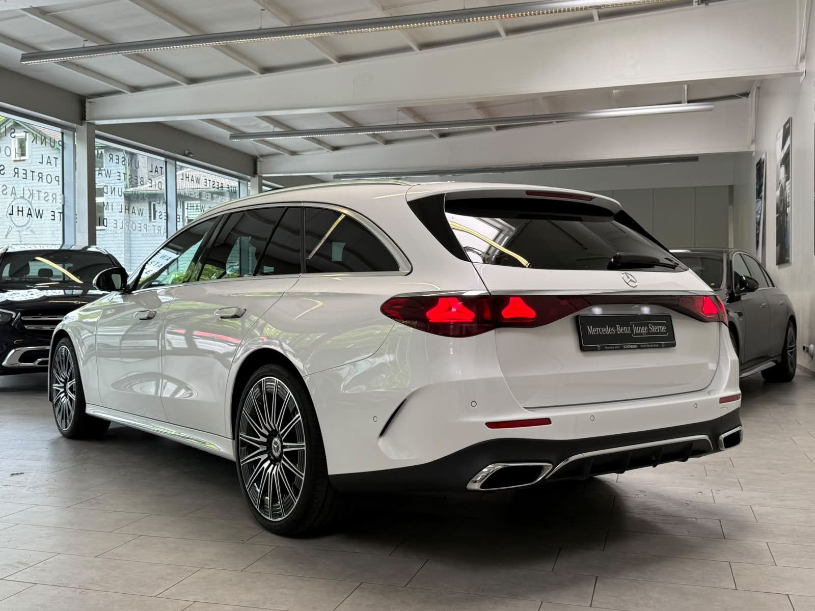 Fahrzeugabbildung Mercedes-Benz E450d 4M T AMG PREM.PLUS+AIR+BURM+DLIGHT+AHK+21"