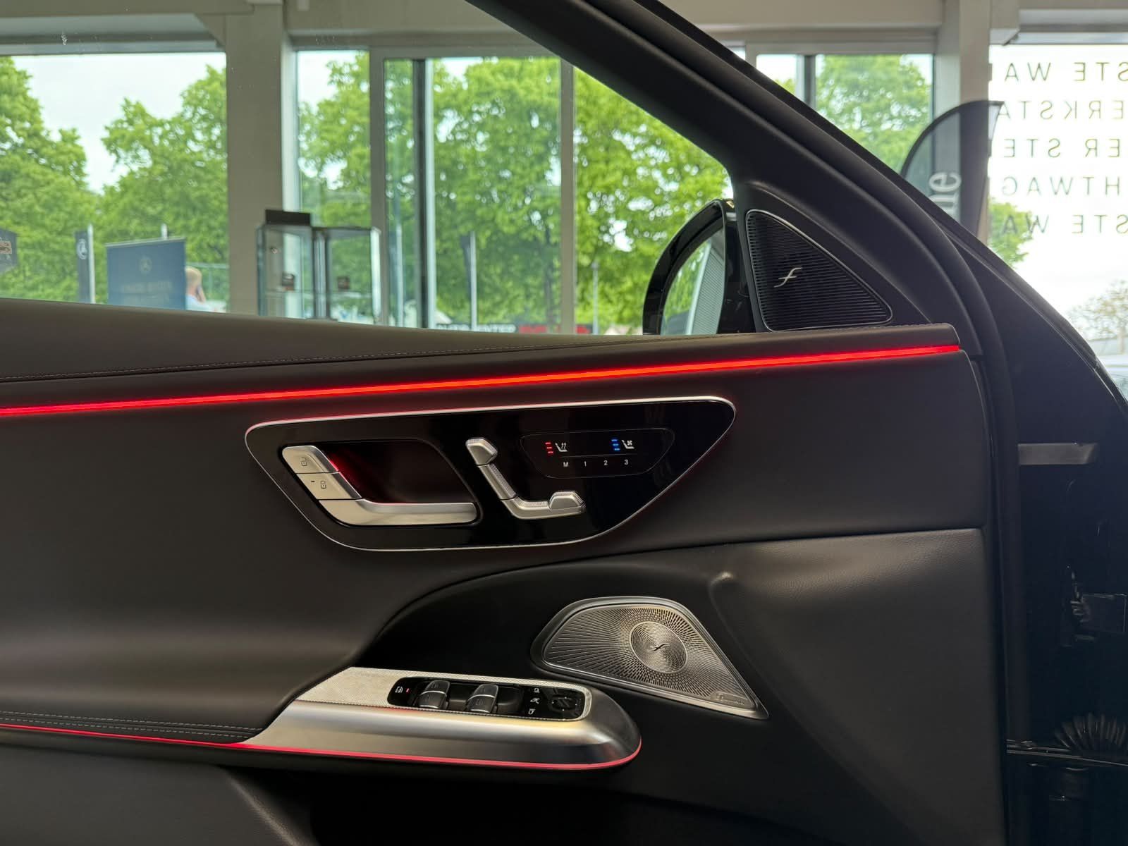 Fahrzeugabbildung Mercedes-Benz E 53 Hybrid 4M+ T PREMPLUS+PERFSOUND+NAPPA+BUR4D