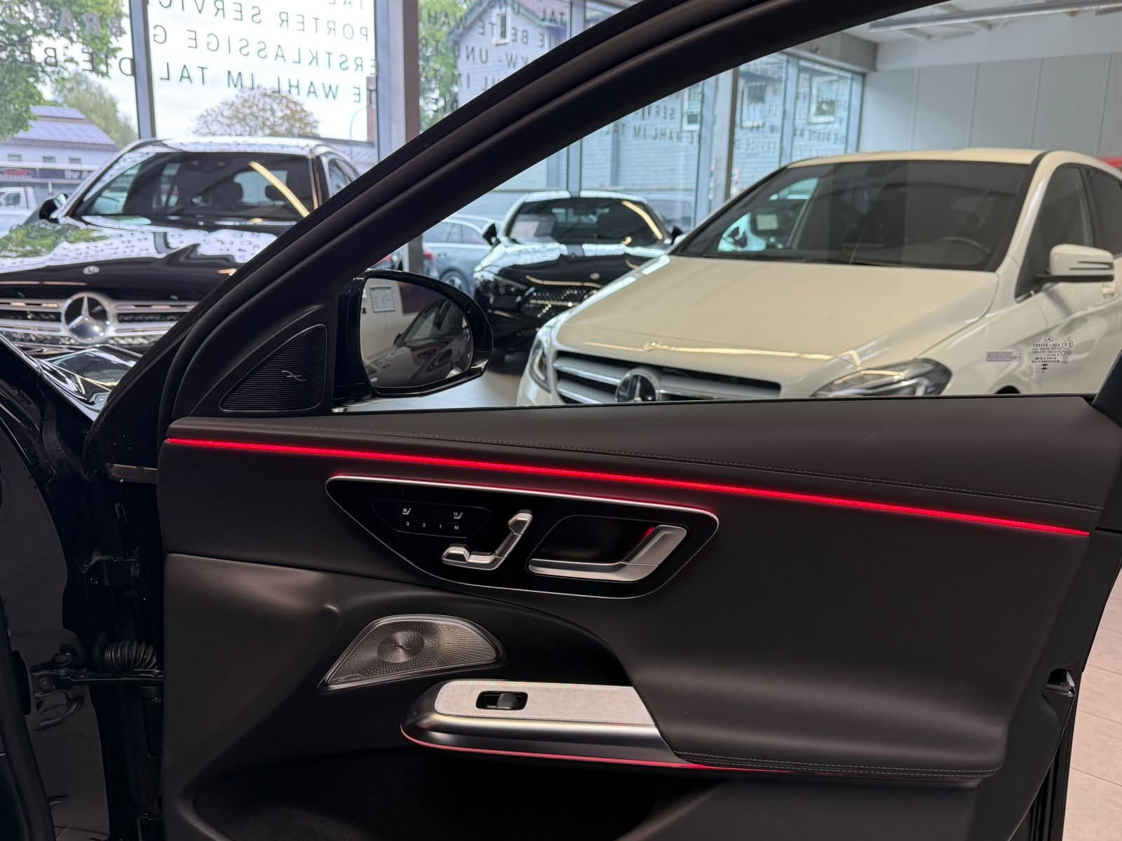 Fahrzeugabbildung Mercedes-Benz E 53 Hybrid 4M+ T PREMPLUS+PERFSOUND+NAPPA+BUR4D