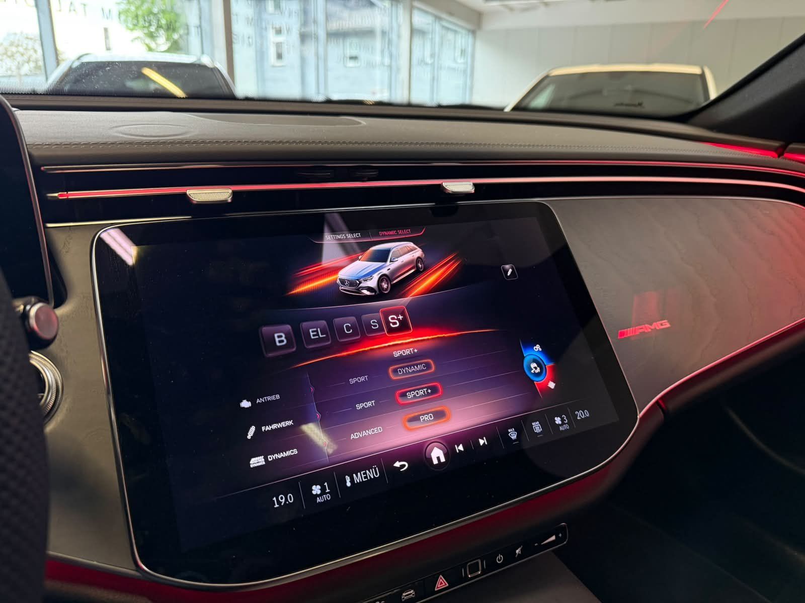 Fahrzeugabbildung Mercedes-Benz E 53 Hybrid 4M+ T PREMPLUS+PERFSOUND+NAPPA+BUR4D