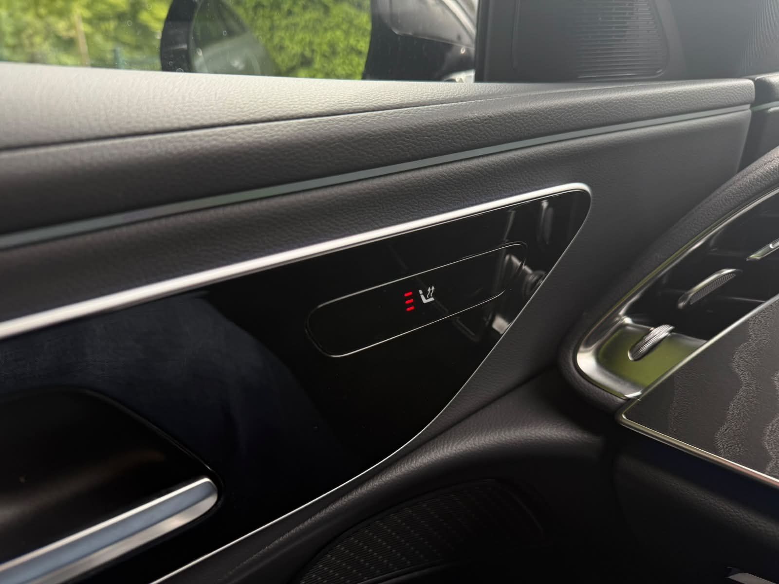 Fahrzeugabbildung Mercedes-Benz E220 d AVANTGARDE+DISTR+LED+KEYLESS+TOTW+CARPLAY