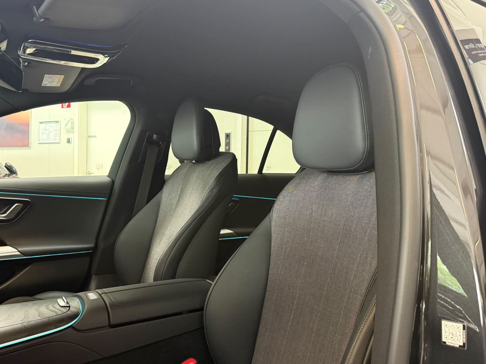 Fahrzeugabbildung Mercedes-Benz E220 d AVANTGARDE+DISTR+LED+KEYLESS+TOTW+CARPLAY