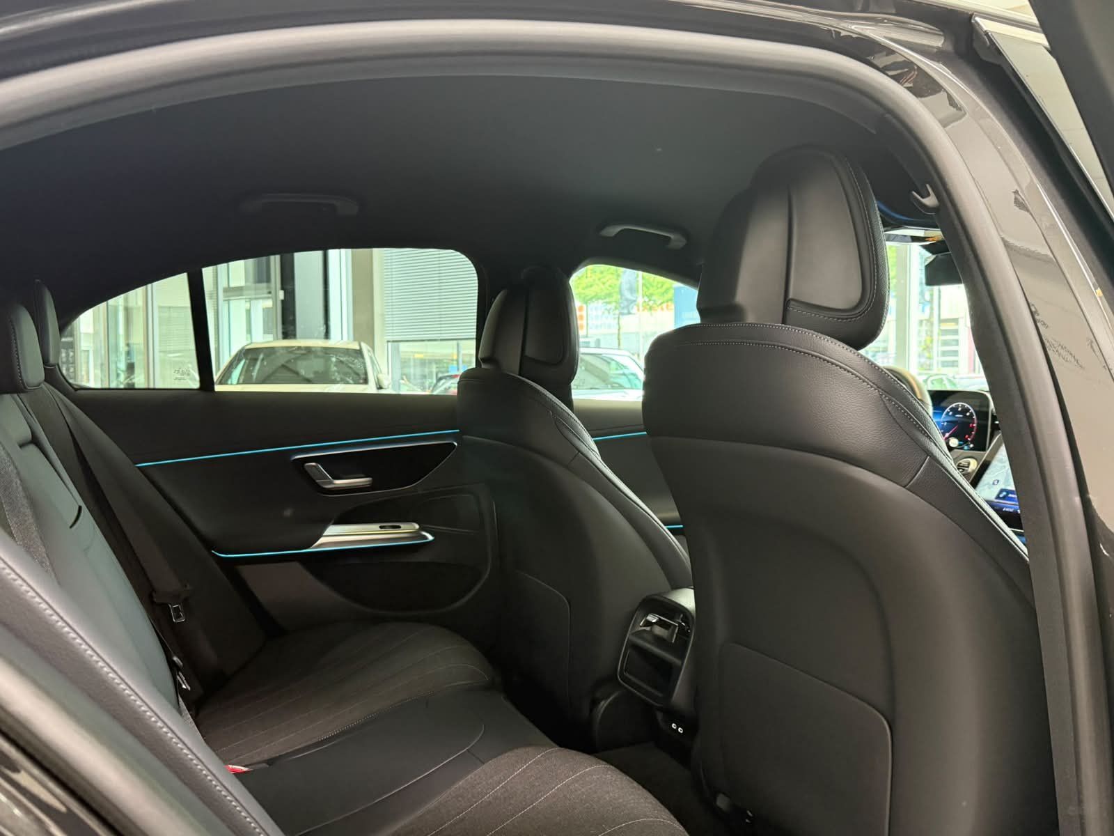 Fahrzeugabbildung Mercedes-Benz E220 d AVANTGARDE+DISTR+LED+KEYLESS+TOTW+CARPLAY
