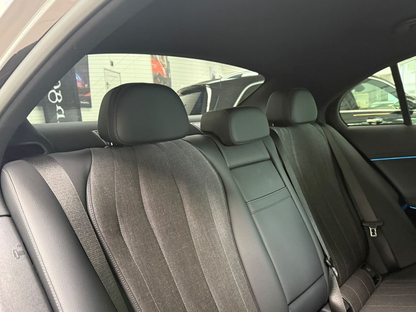 Fahrzeugabbildung Mercedes-Benz E220 d AVANTGARDE+DISTR+LED+KEYLESS+TOTW+CARPLAY