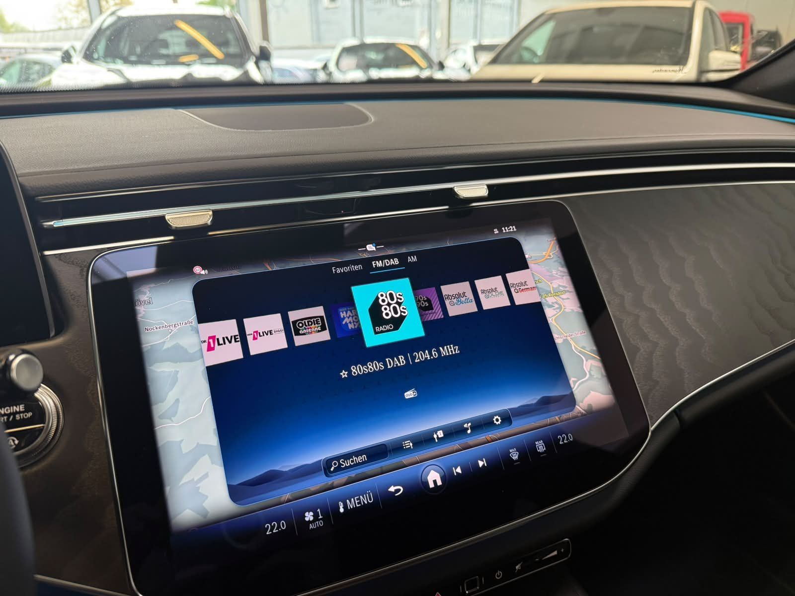 Fahrzeugabbildung Mercedes-Benz E220 d AVANTGARDE+DISTR+LED+KEYLESS+TOTW+CARPLAY