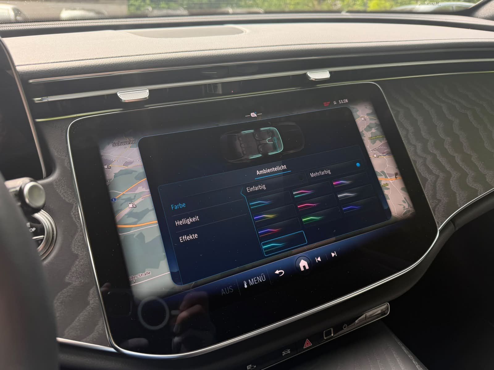 Fahrzeugabbildung Mercedes-Benz E220 d AVANTGARDE+DISTR+LED+KEYLESS+TOTW+CARPLAY