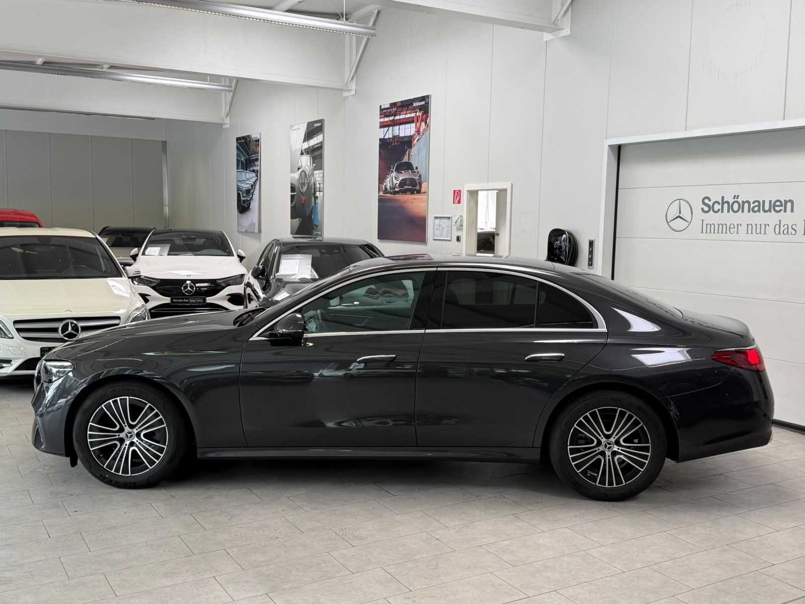 Fahrzeugabbildung Mercedes-Benz E220 d AVANTGARDE+DISTR+LED+KEYLESS+TOTW+CARPLAY