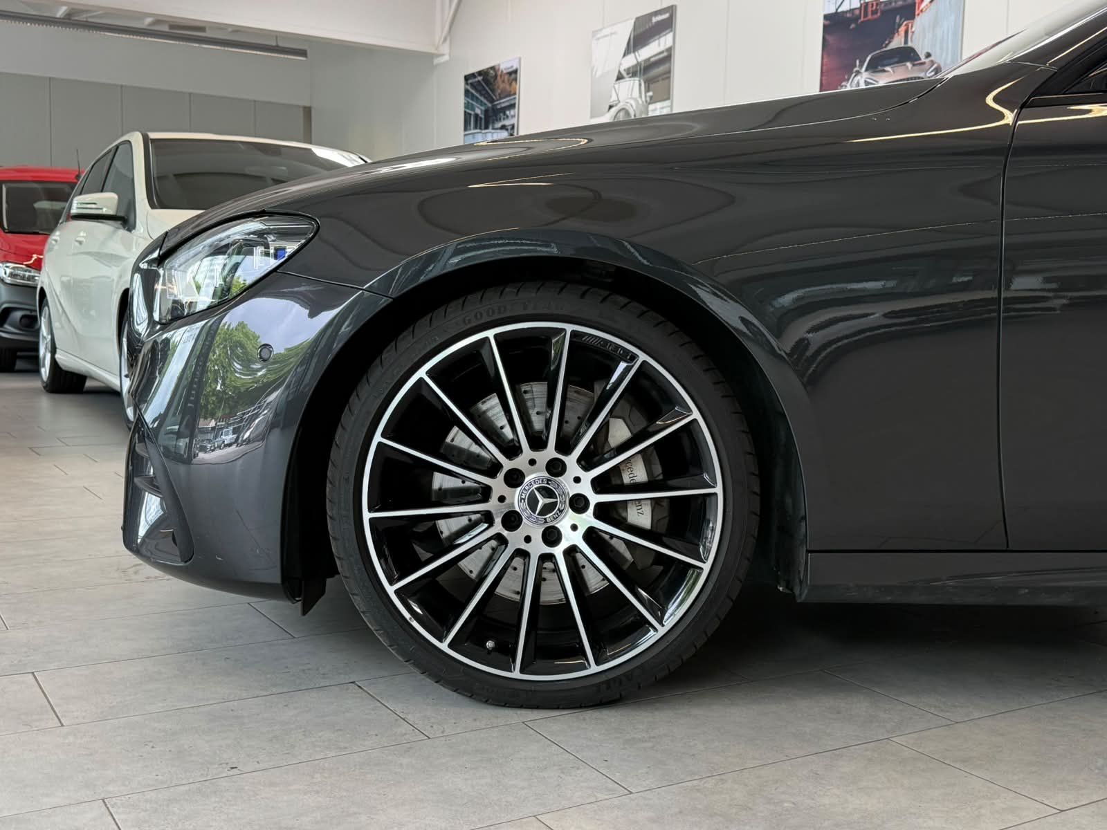 Fahrzeugabbildung Mercedes-Benz E 400 T d AMG EXCLUSIVE+MBEAM+AHK+DISTR+MASSAGE